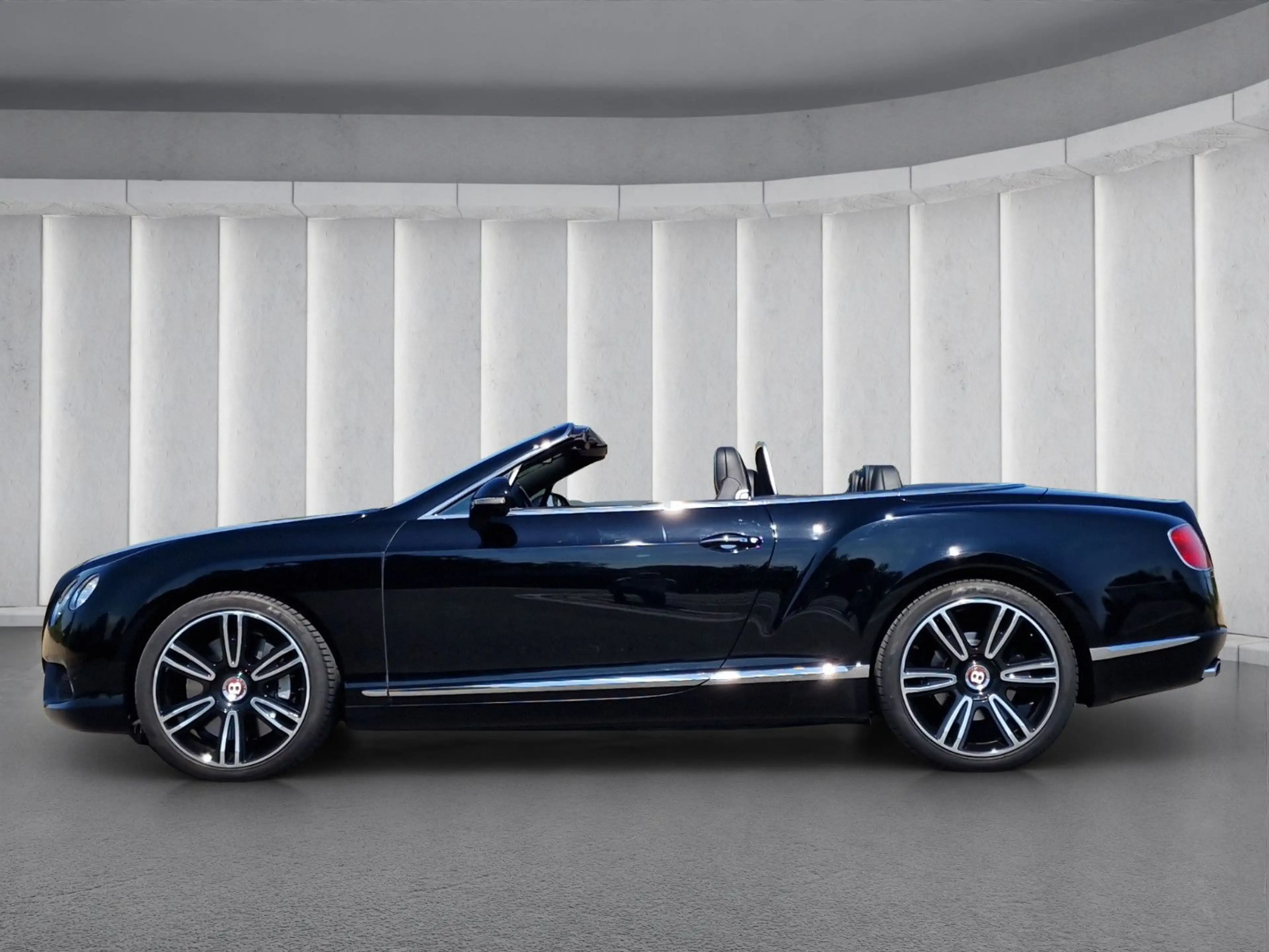 Bentley Continental GTC V8 Mulliner — photo 2