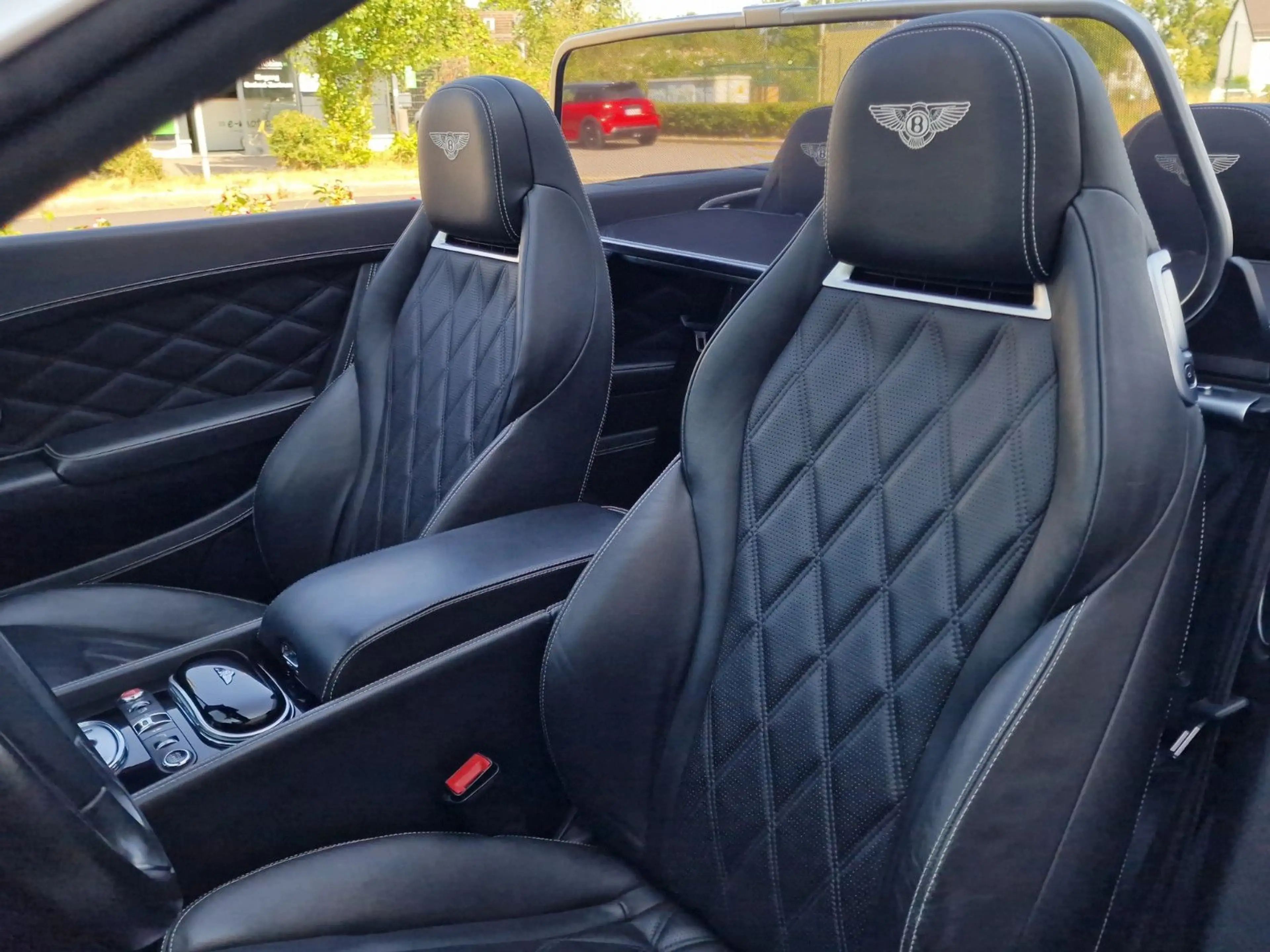Bentley Continental GTC V8 Mulliner — photo 6