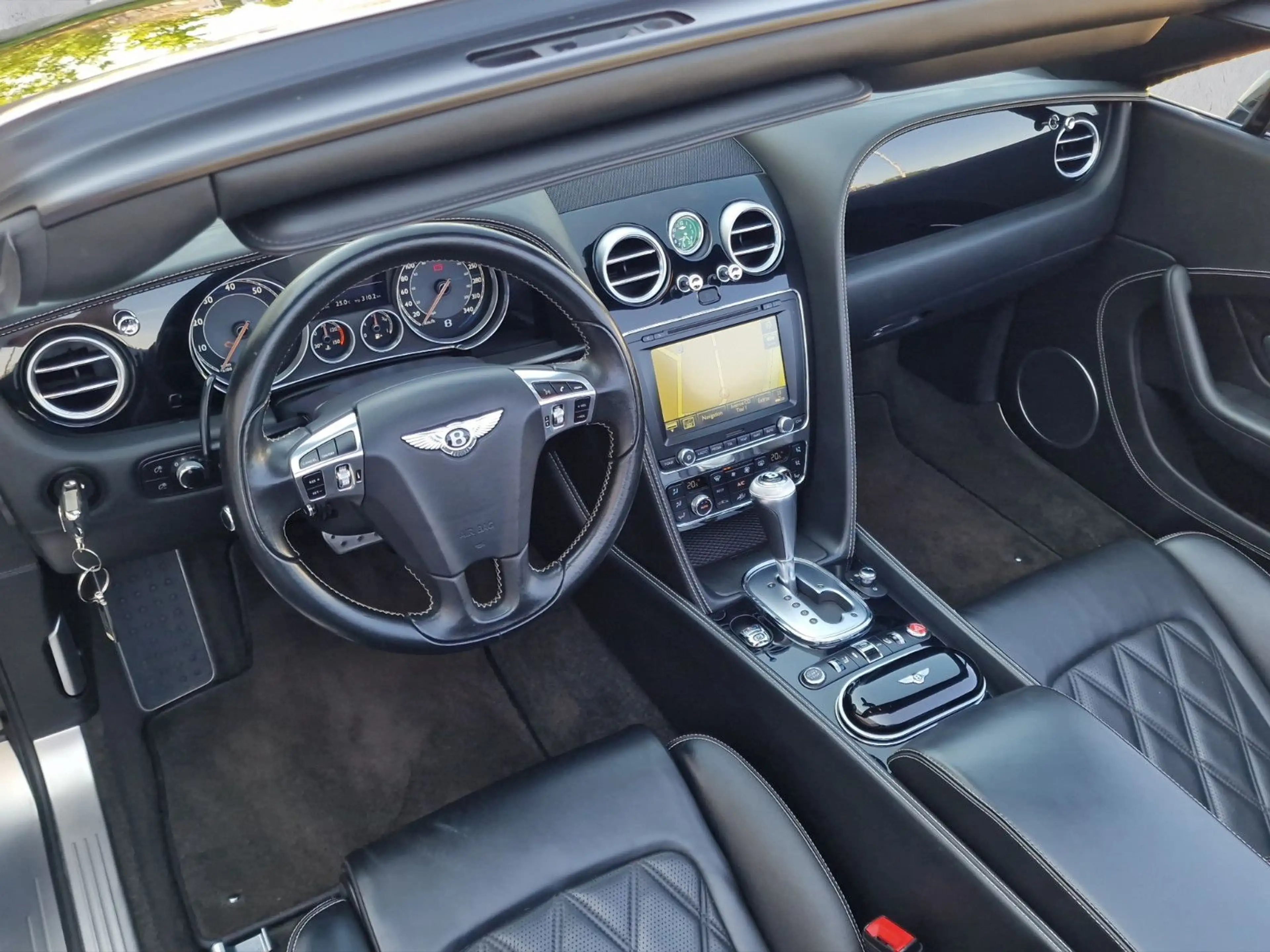 Bentley Continental GTC V8 Mulliner — photo 8