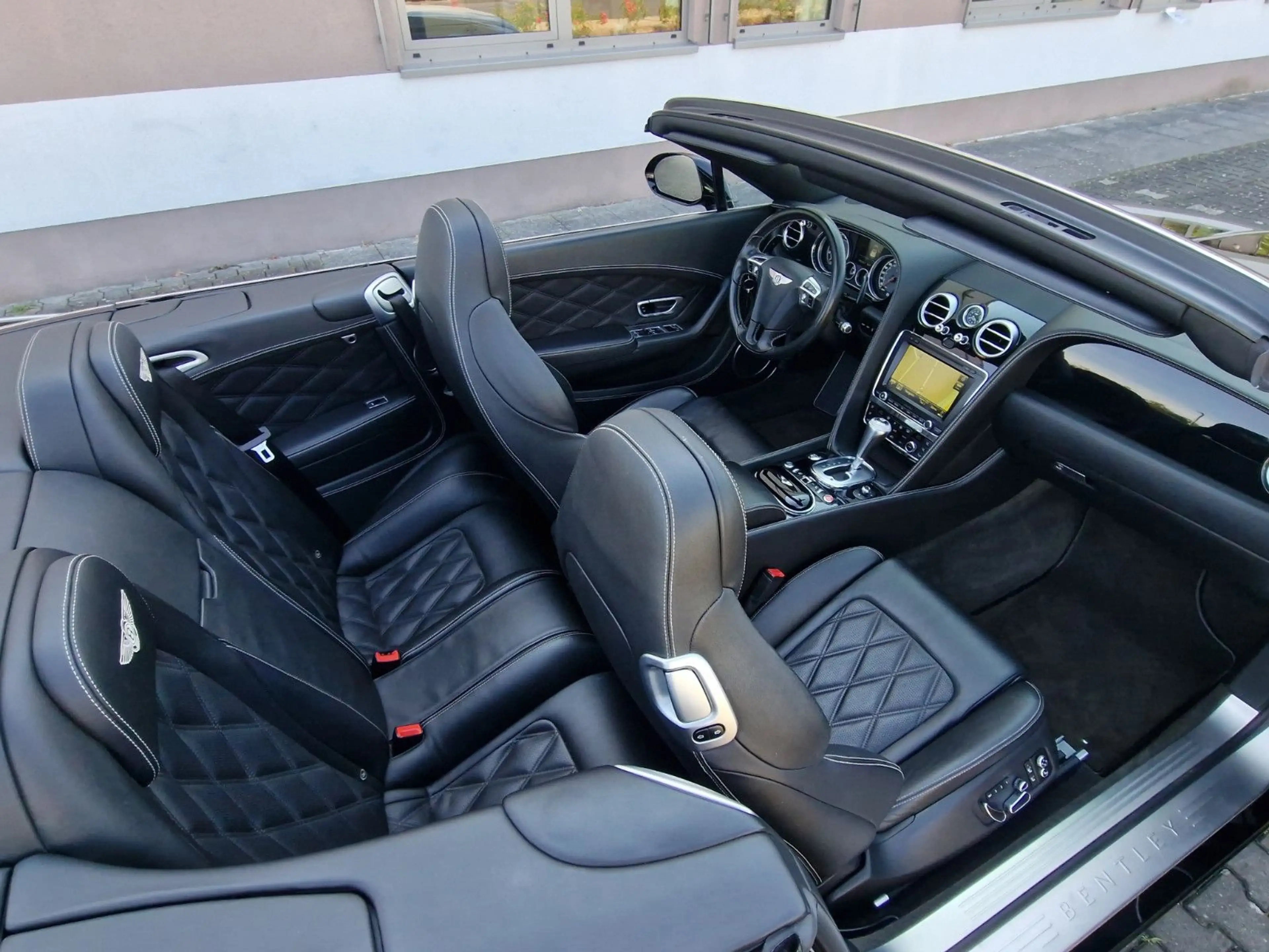 Bentley Continental GTC V8 Mulliner — photo 9