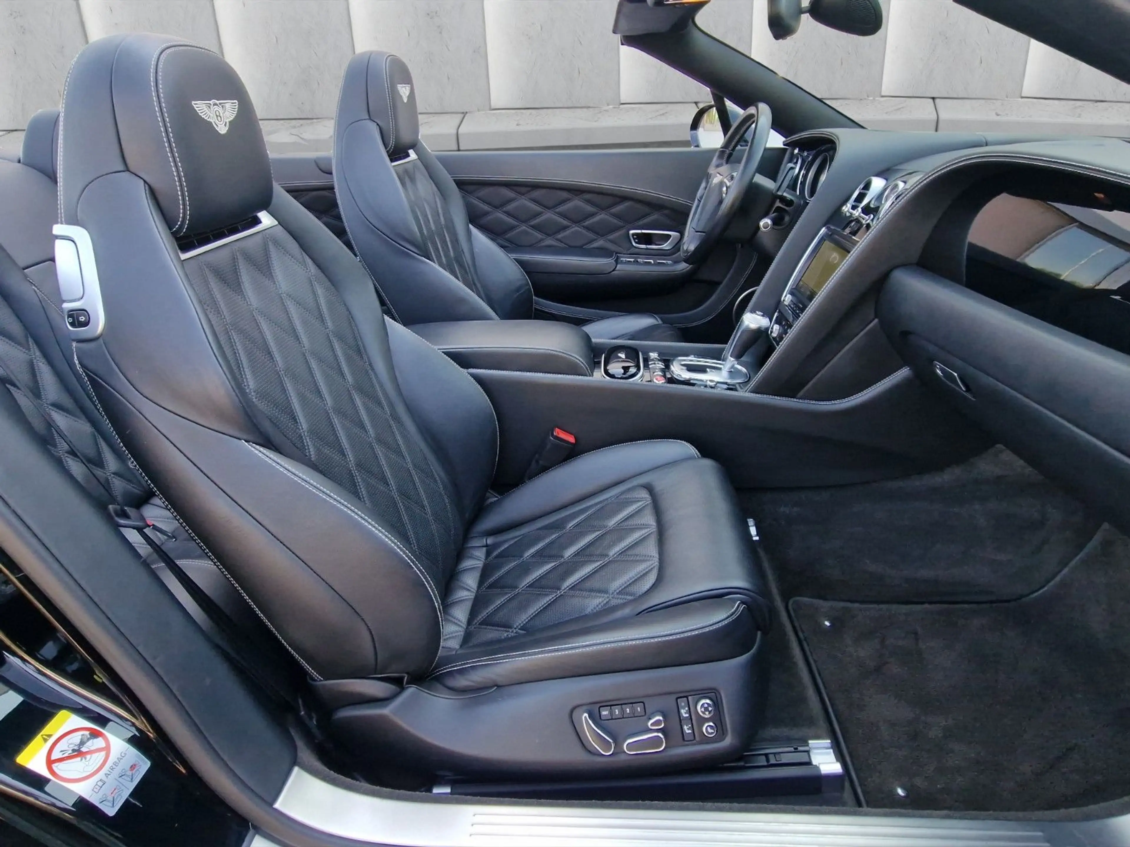 Bentley Continental GTC V8 Mulliner — photo 7
