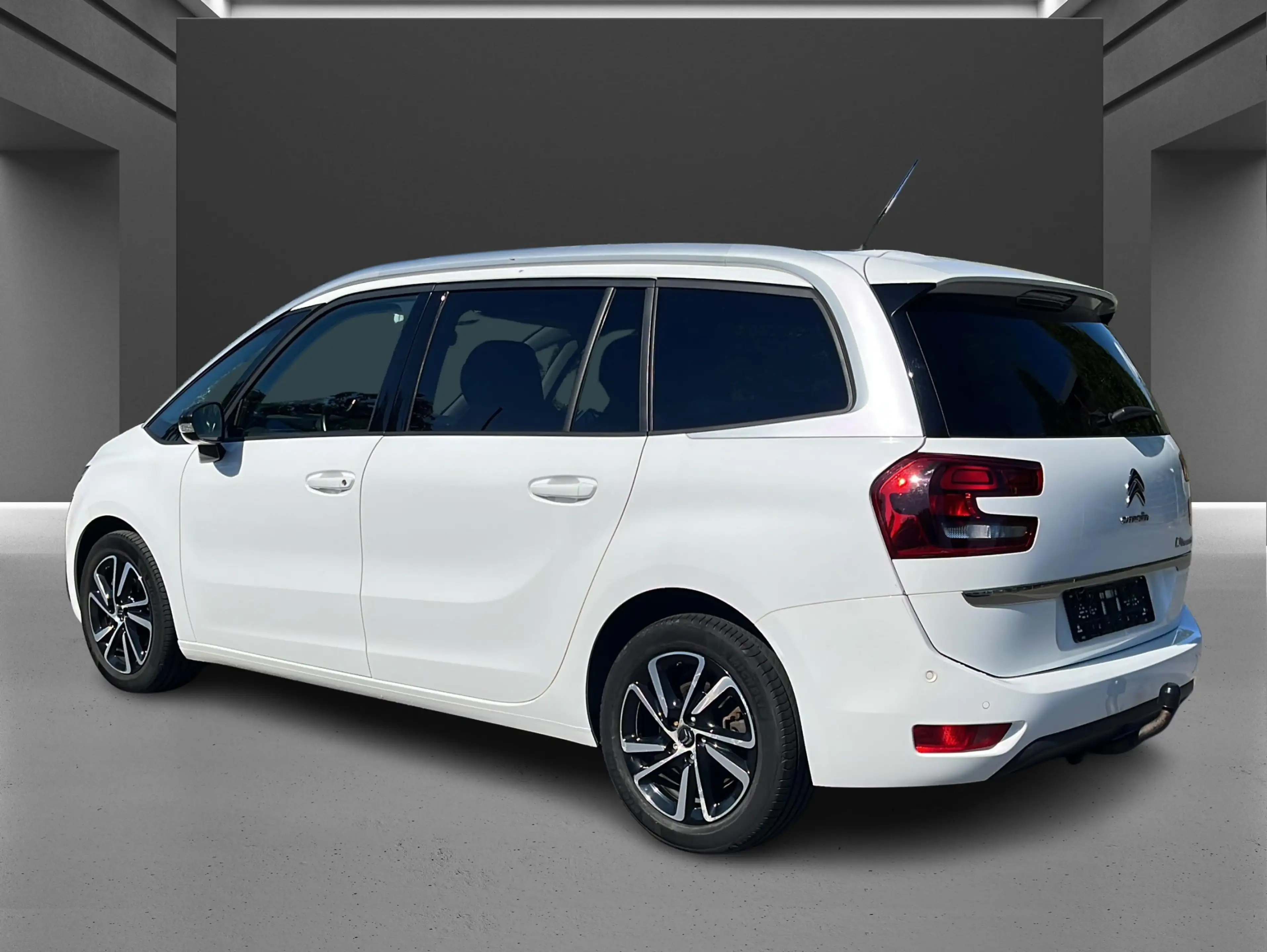 Citroen Grand C4 Picasso 1.5 BluHDi VIP EAT8 — photo 3