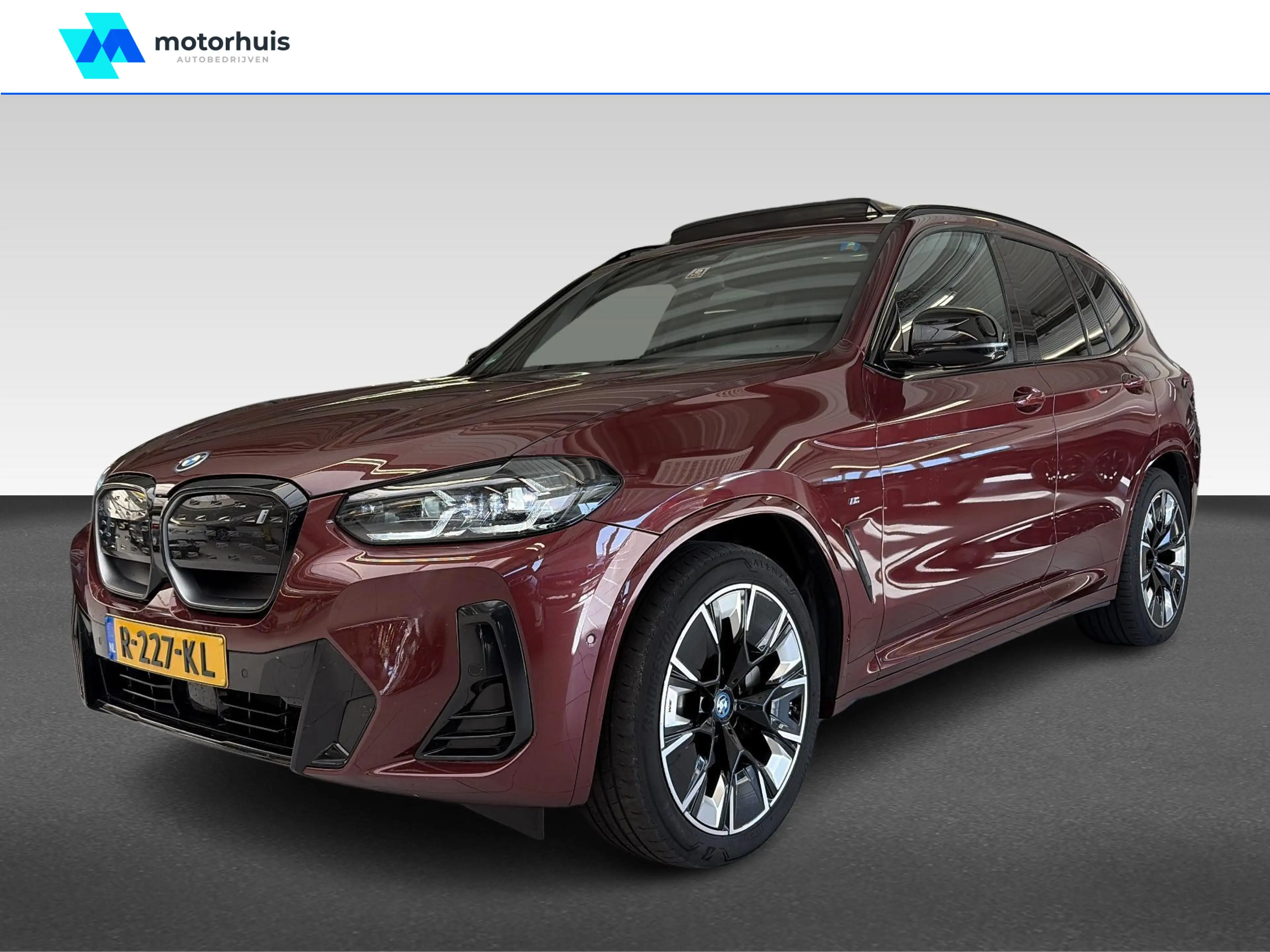 BMW iX3 High Executive 80 kWh Schuifdak | AppleCarplay | 3