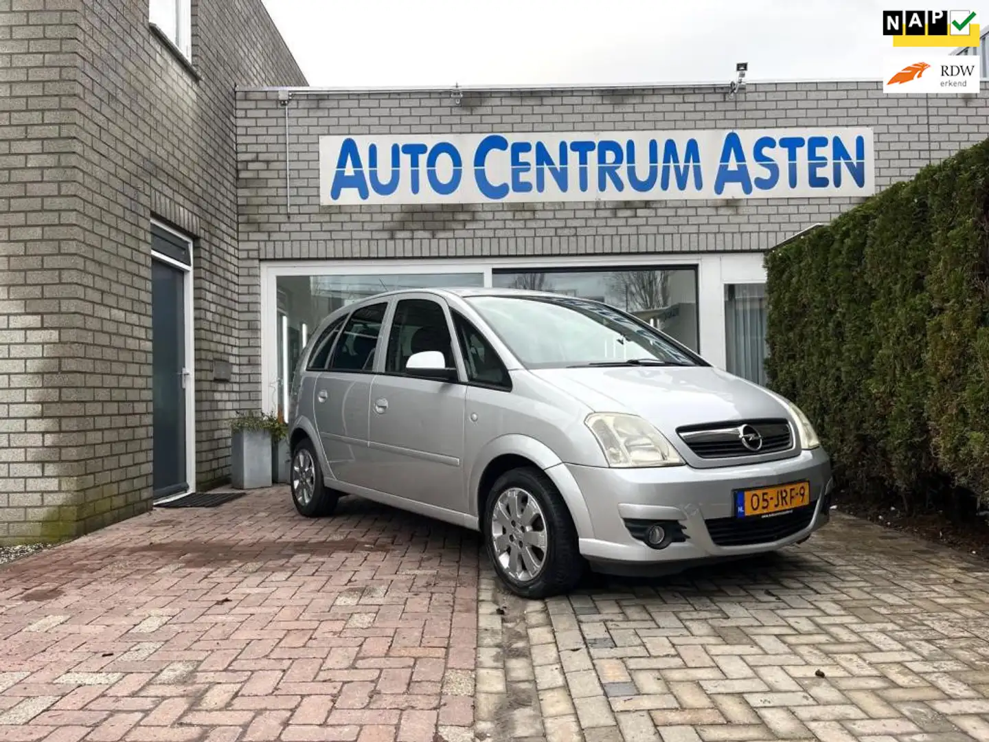 Opel Meriva 1.6-16V Temptation Grau - 1