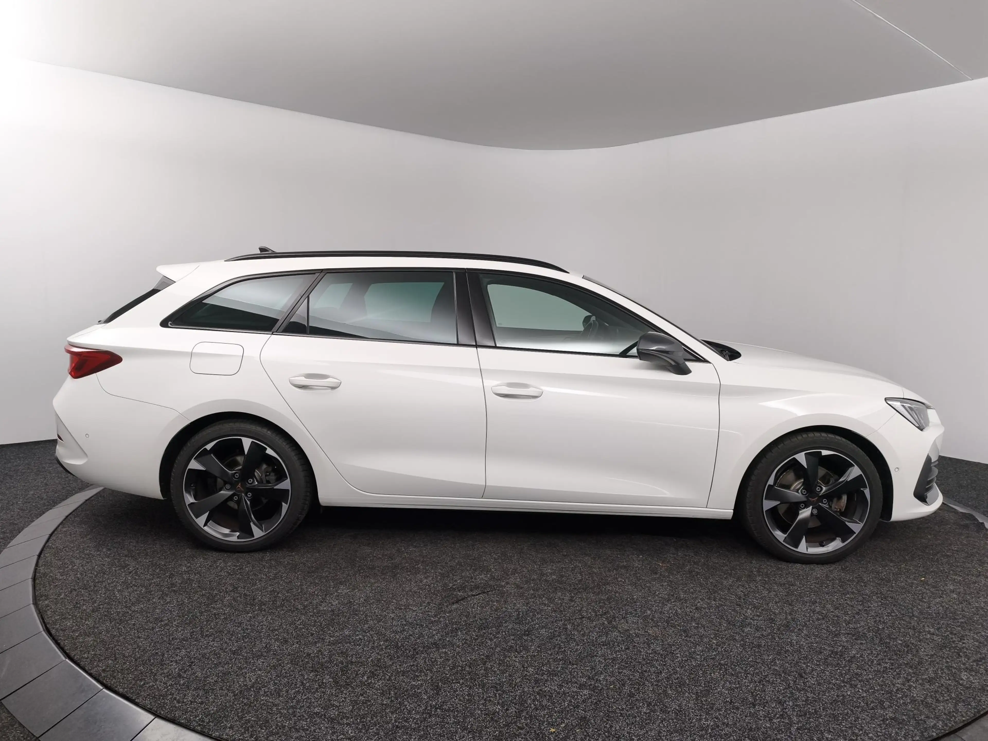 CUPRA Leon Sportstourer 1.4 e-Hybrid Business | Camera | Navi — photo 19