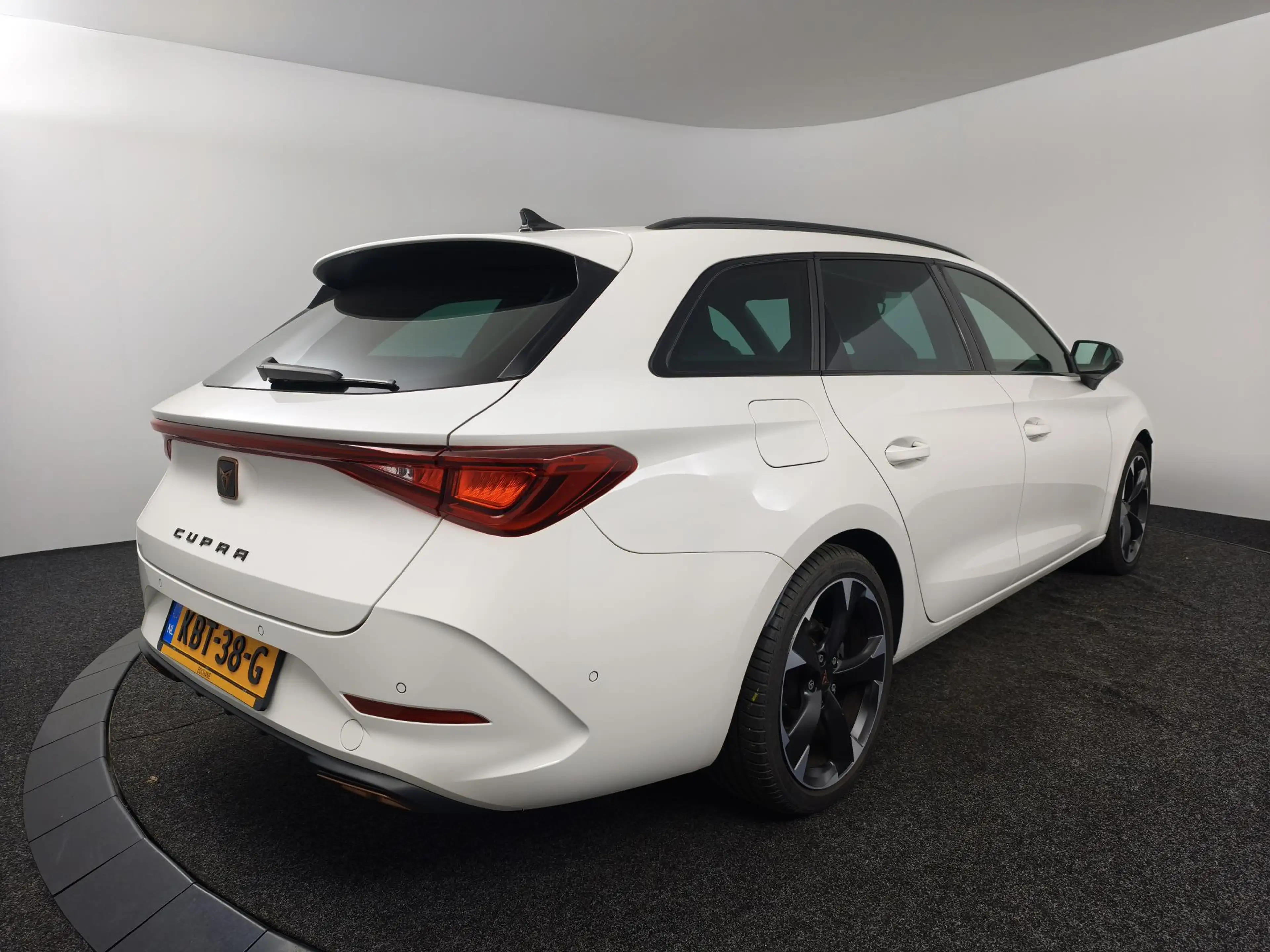 CUPRA Leon Sportstourer 1.4 e-Hybrid Business | Camera | Navi — photo 2
