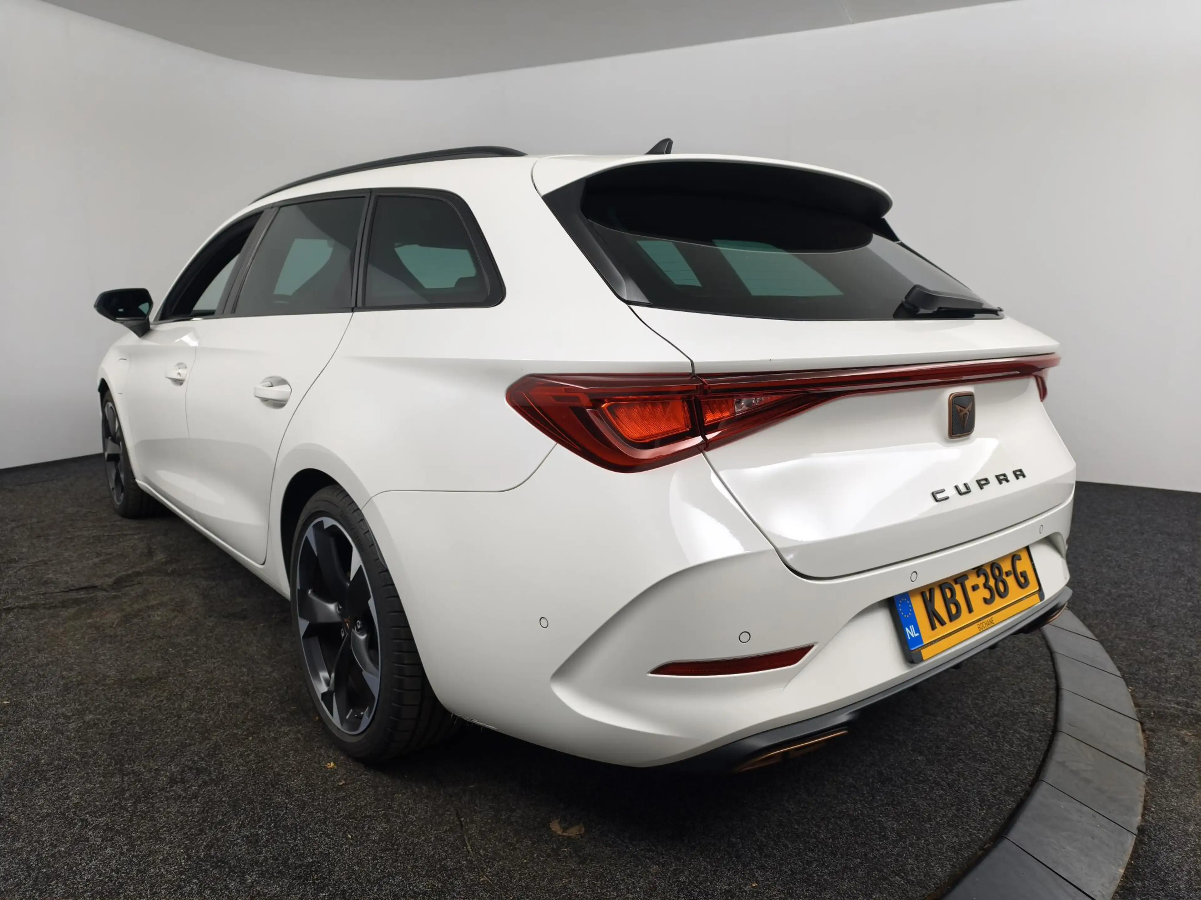 CUPRA Leon Sportstourer 1.4 e-Hybrid Business | Camera | Navi — photo 6