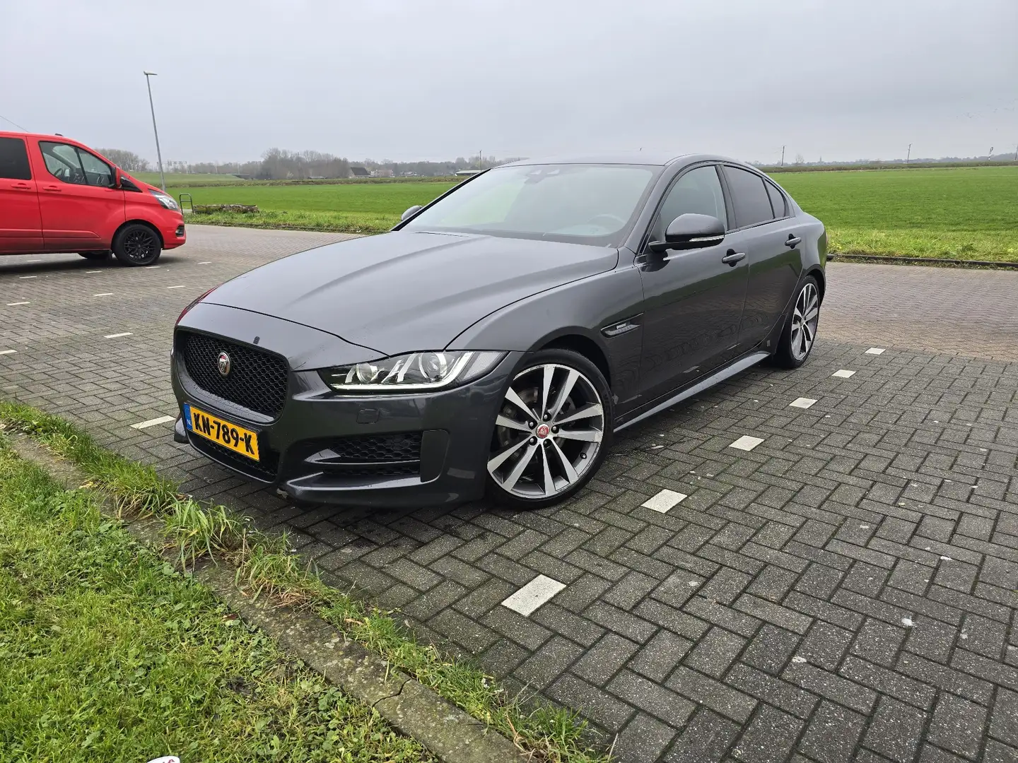 Jaguar XE 2.0 D Portfolio Grijs - 2