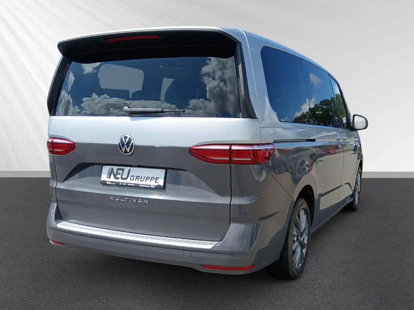 Volkswagen T7 Multivan Life Energetic Plateado - 2