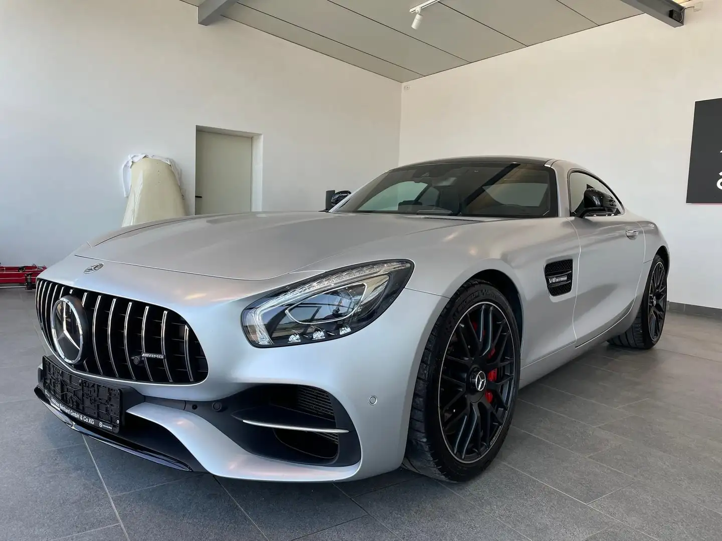 Mercedes-Benz AMG GT Performance Panorama Silber - 2