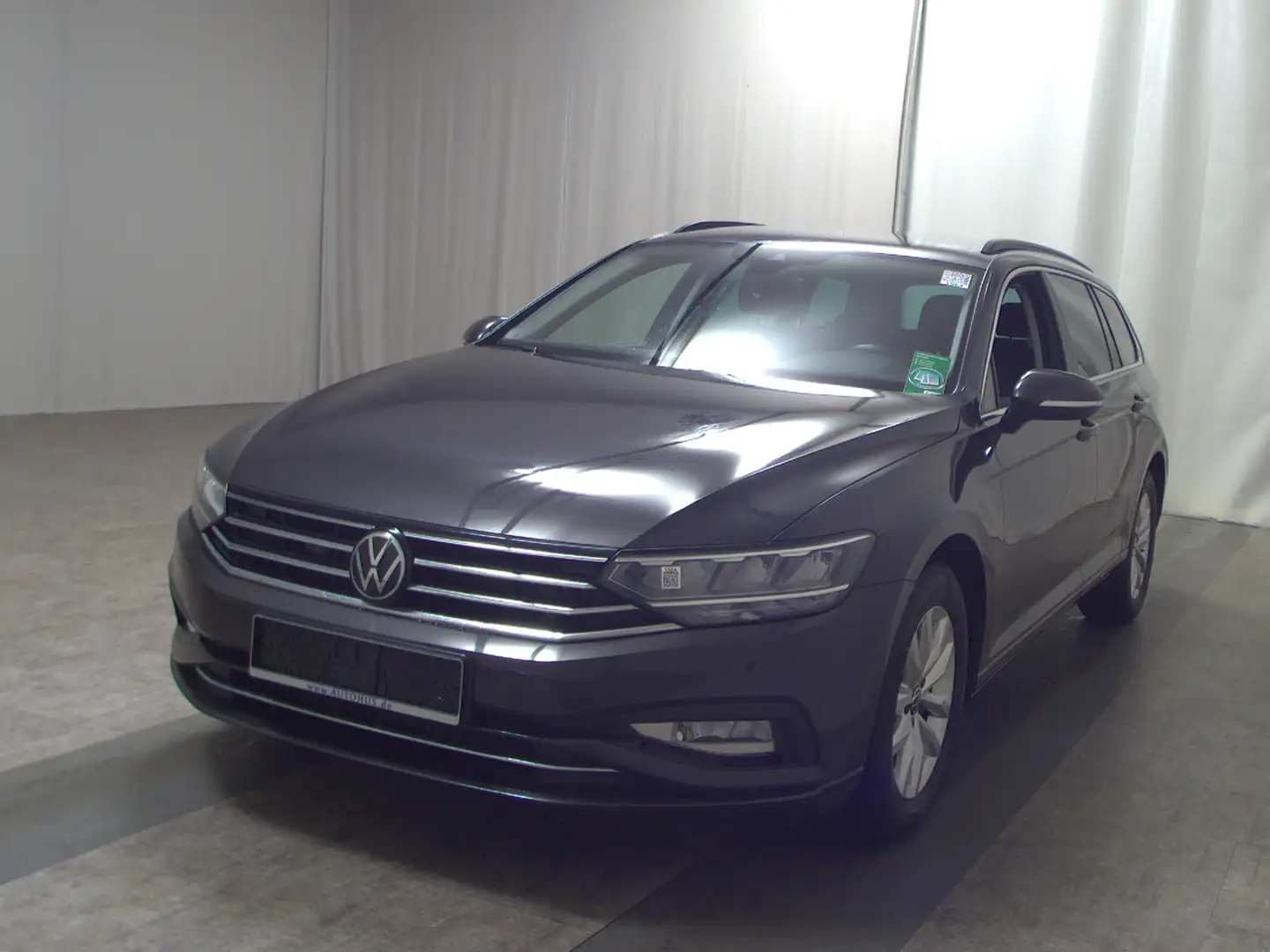 Volkswagen Passat Variant 1.5 TSI BMT Business AHK Navi LM Grau - 2