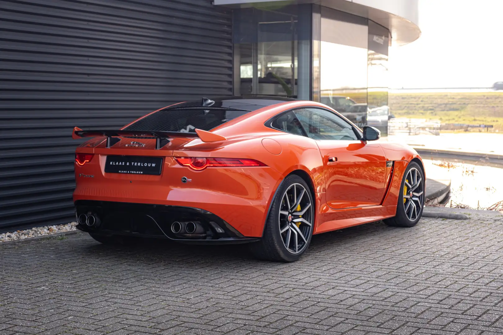 Jaguar F-Type 5.0 V8 SVR Coupé AWD / Carbon Keramisch / Meridian Naranja - 2