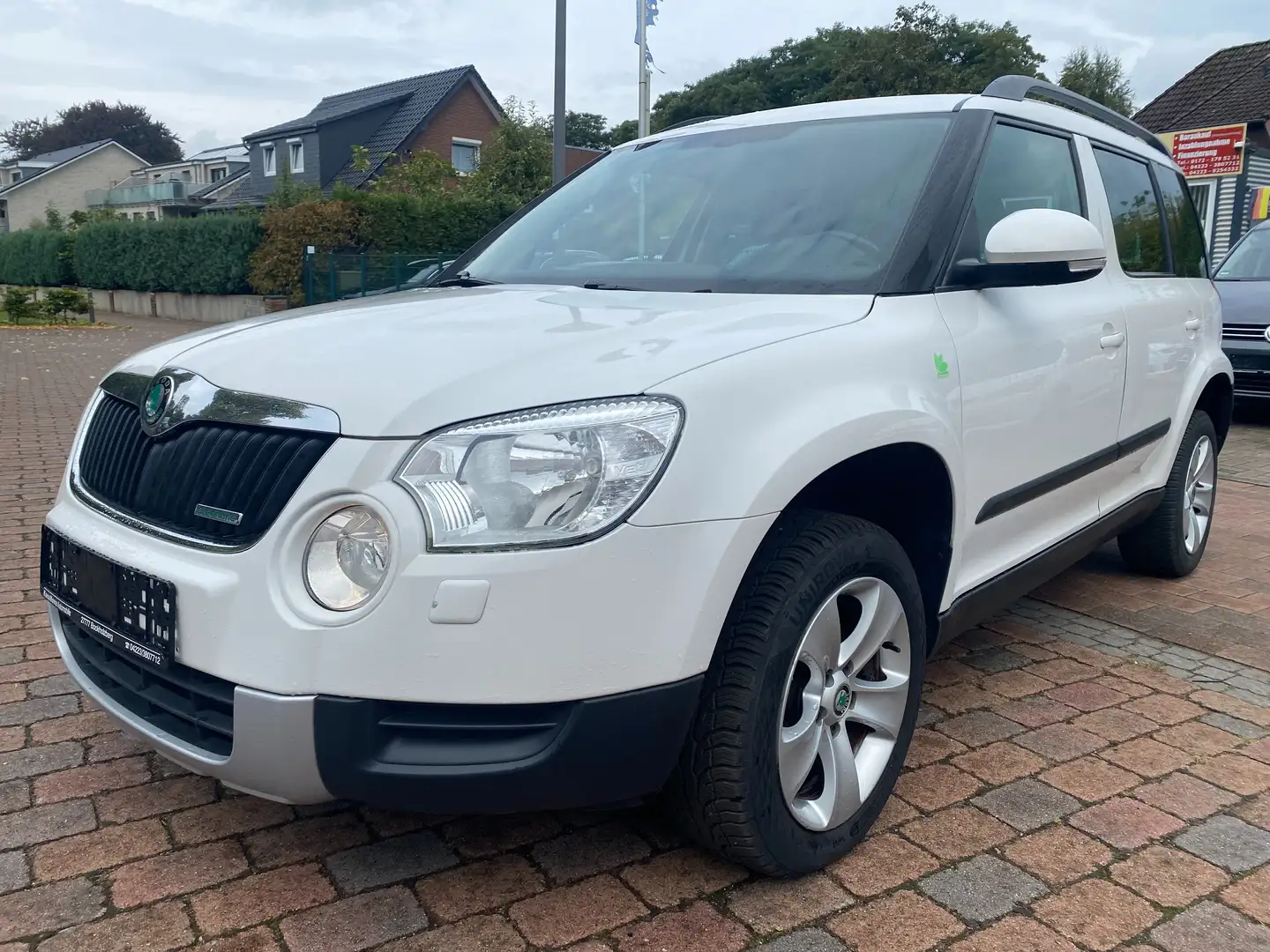 Skoda Yeti 1.6 TDI GreenLine AHK SHZ NAV Weiß - 1