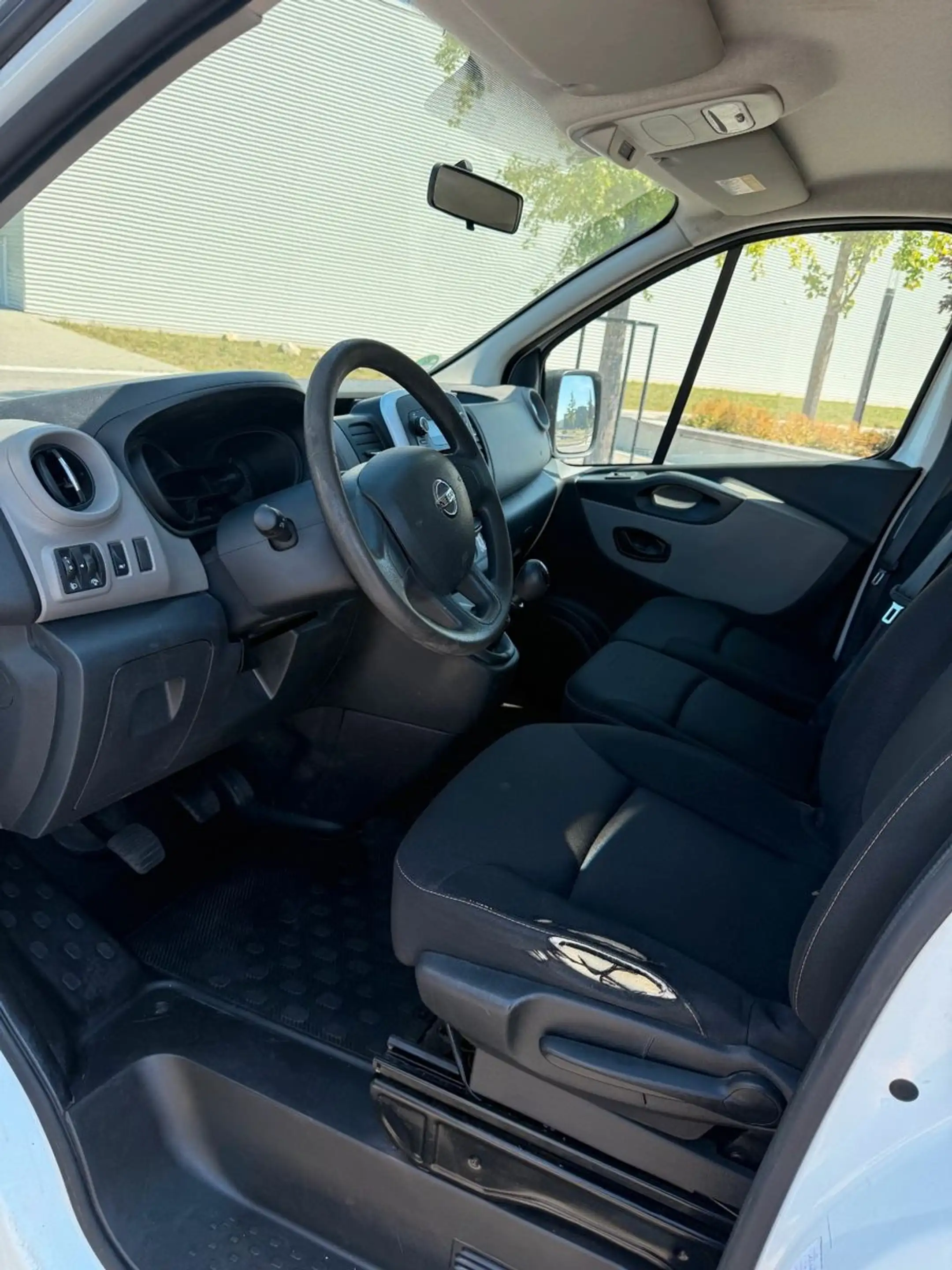 Nissan NV300 Kastenwagen L1H1 2,7t PRO — photo 10