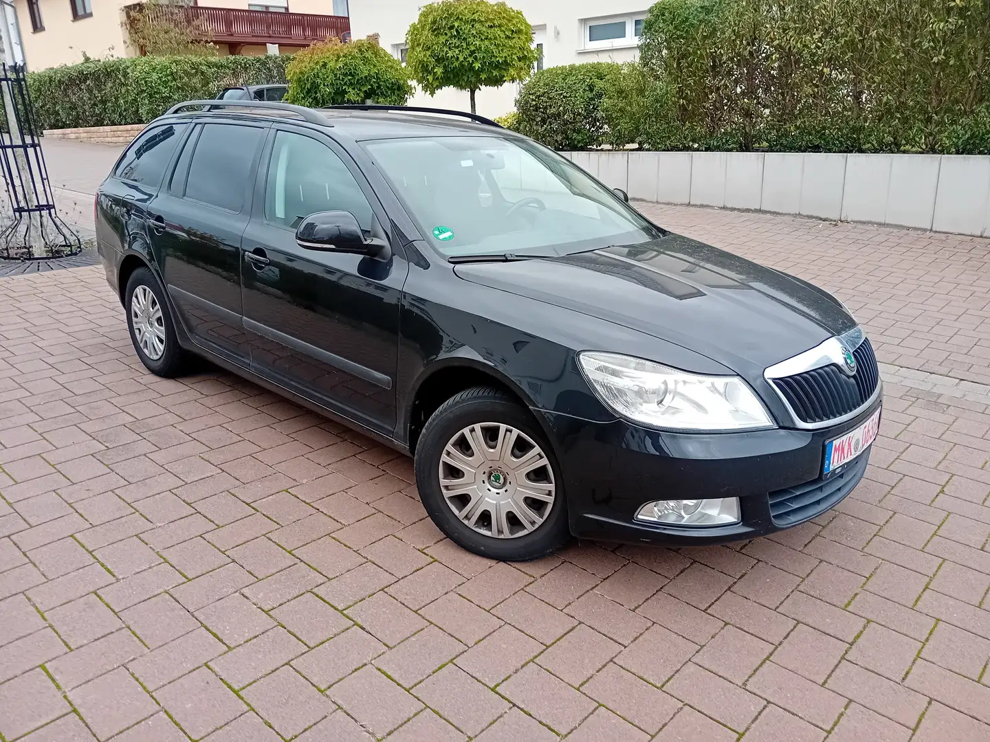 Skoda Octavia NEU TÜV, NEU ÖL, NAVI, KLIMA 2 ZONEN,PDC,SHZ Negro - 1