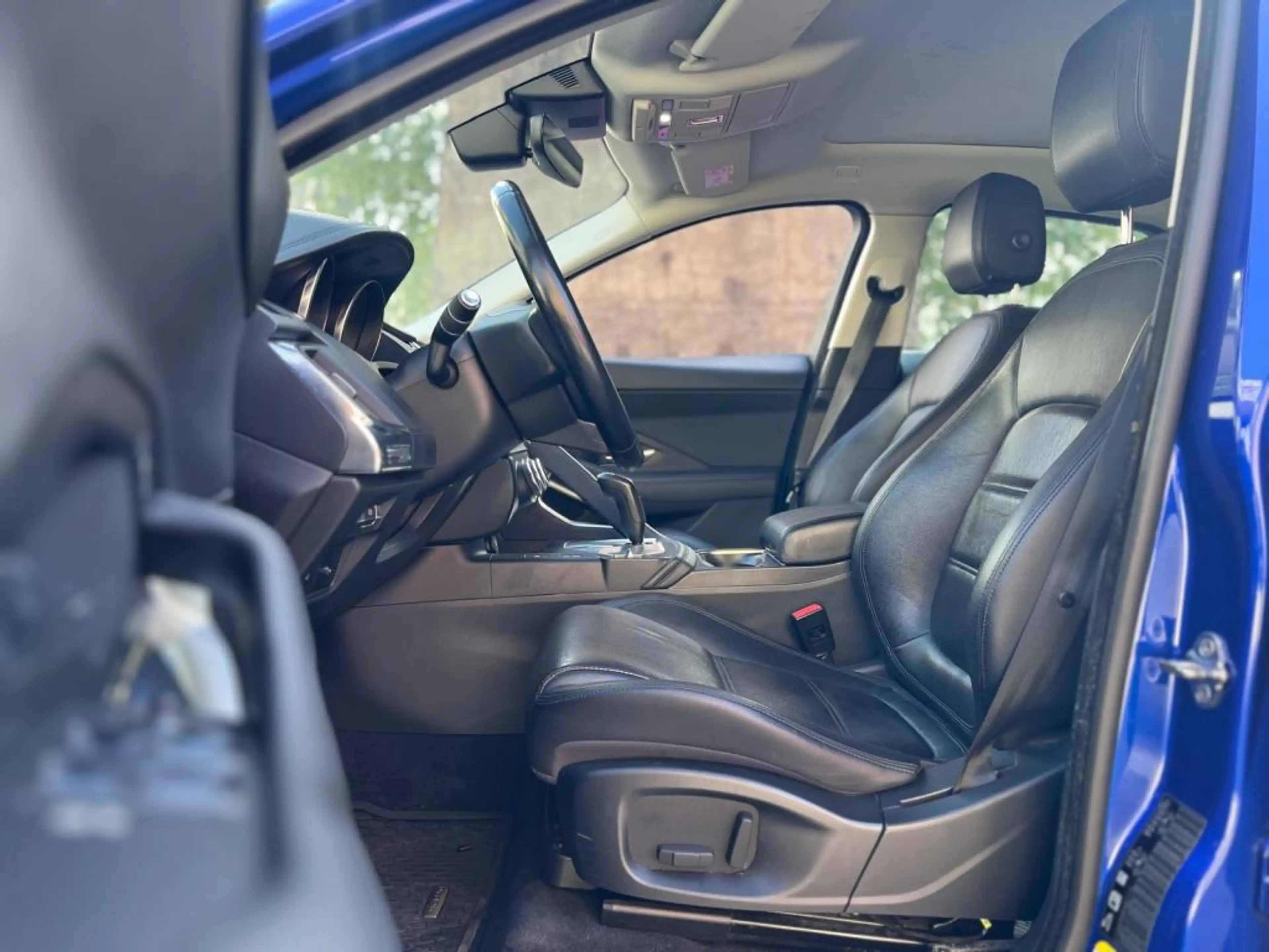 Jaguar E-Pace AUTOMATIQUE / DIESEL / TOIT PANORAMIQUE / — photo 13