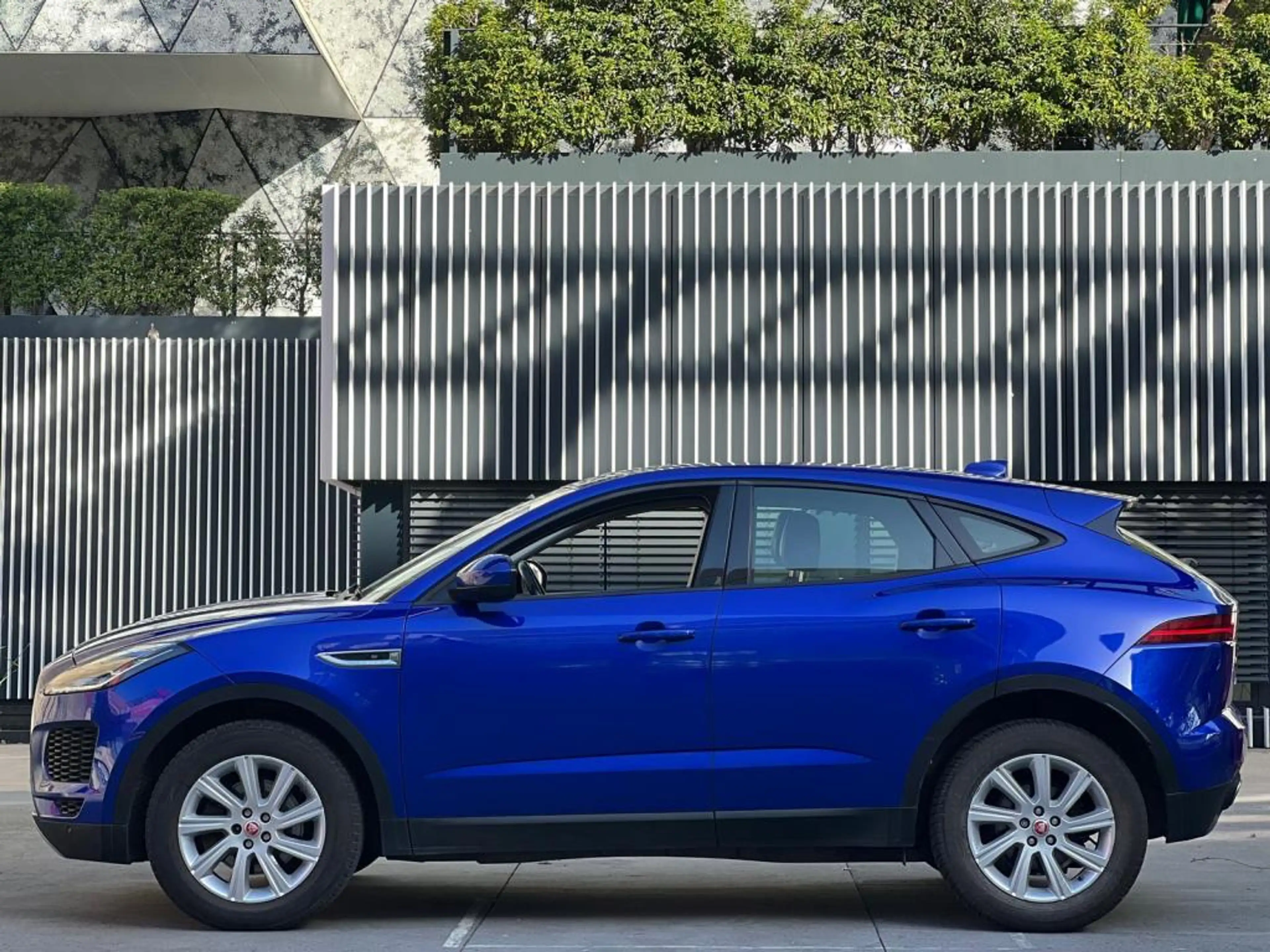 Jaguar E-Pace AUTOMATIQUE / DIESEL / TOIT PANORAMIQUE / — photo 7