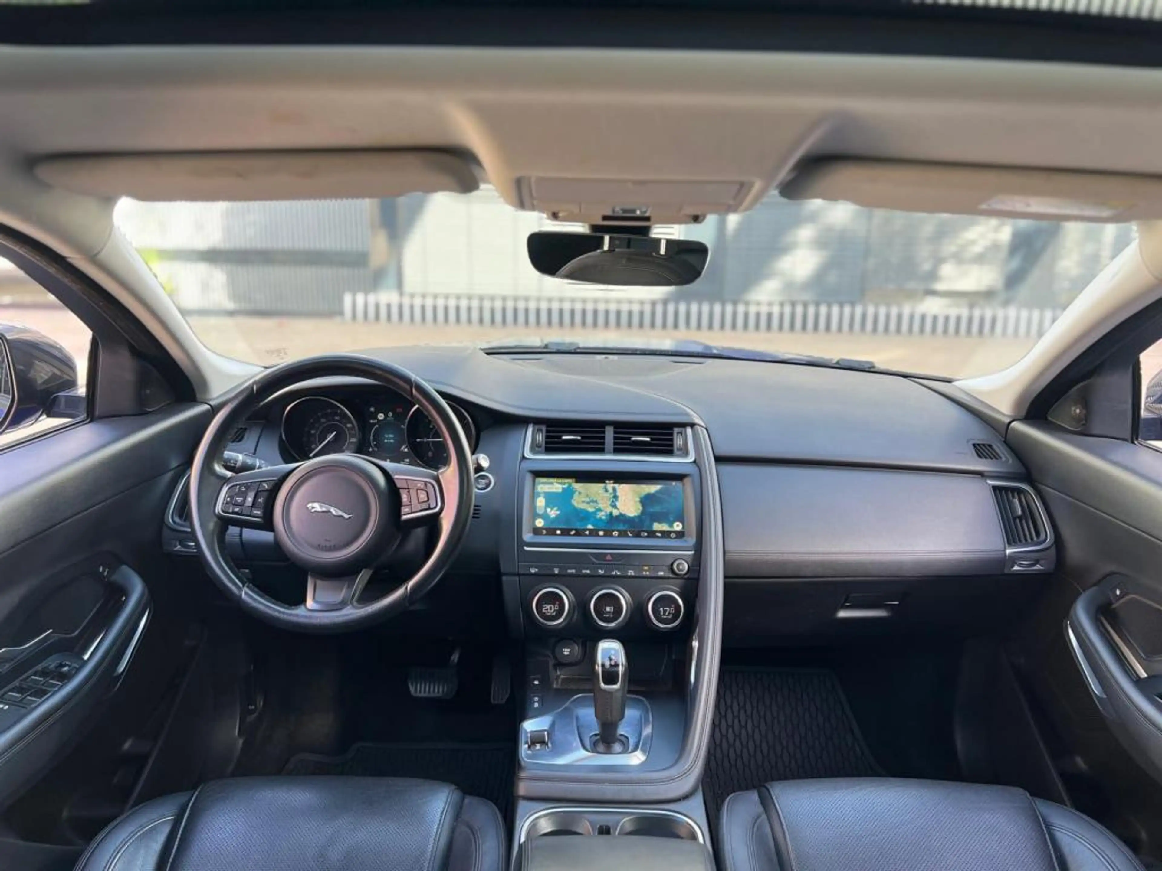 Jaguar E-Pace AUTOMATIQUE / DIESEL / TOIT PANORAMIQUE / — photo 9