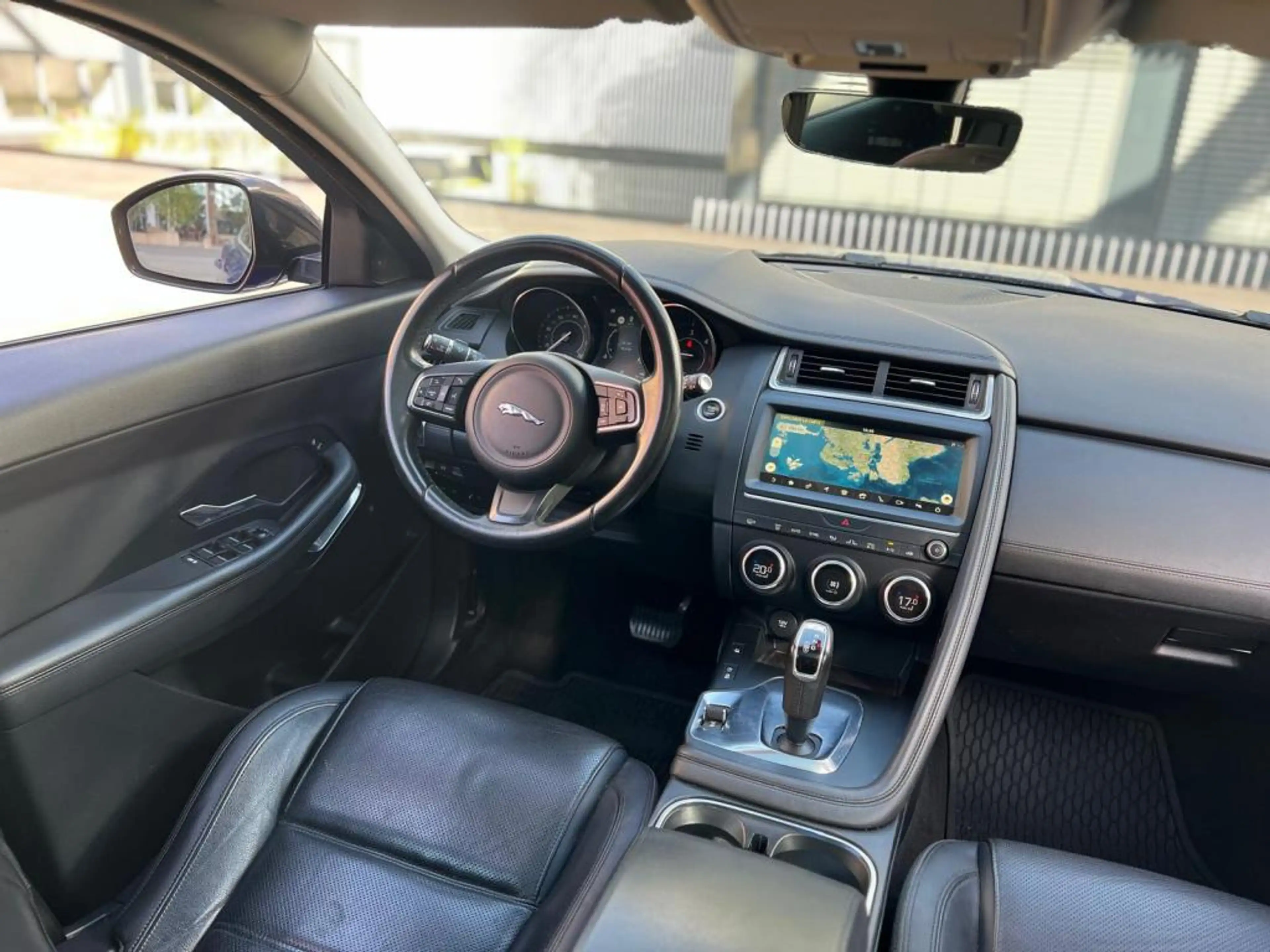 Jaguar E-Pace AUTOMATIQUE / DIESEL / TOIT PANORAMIQUE / — photo 12