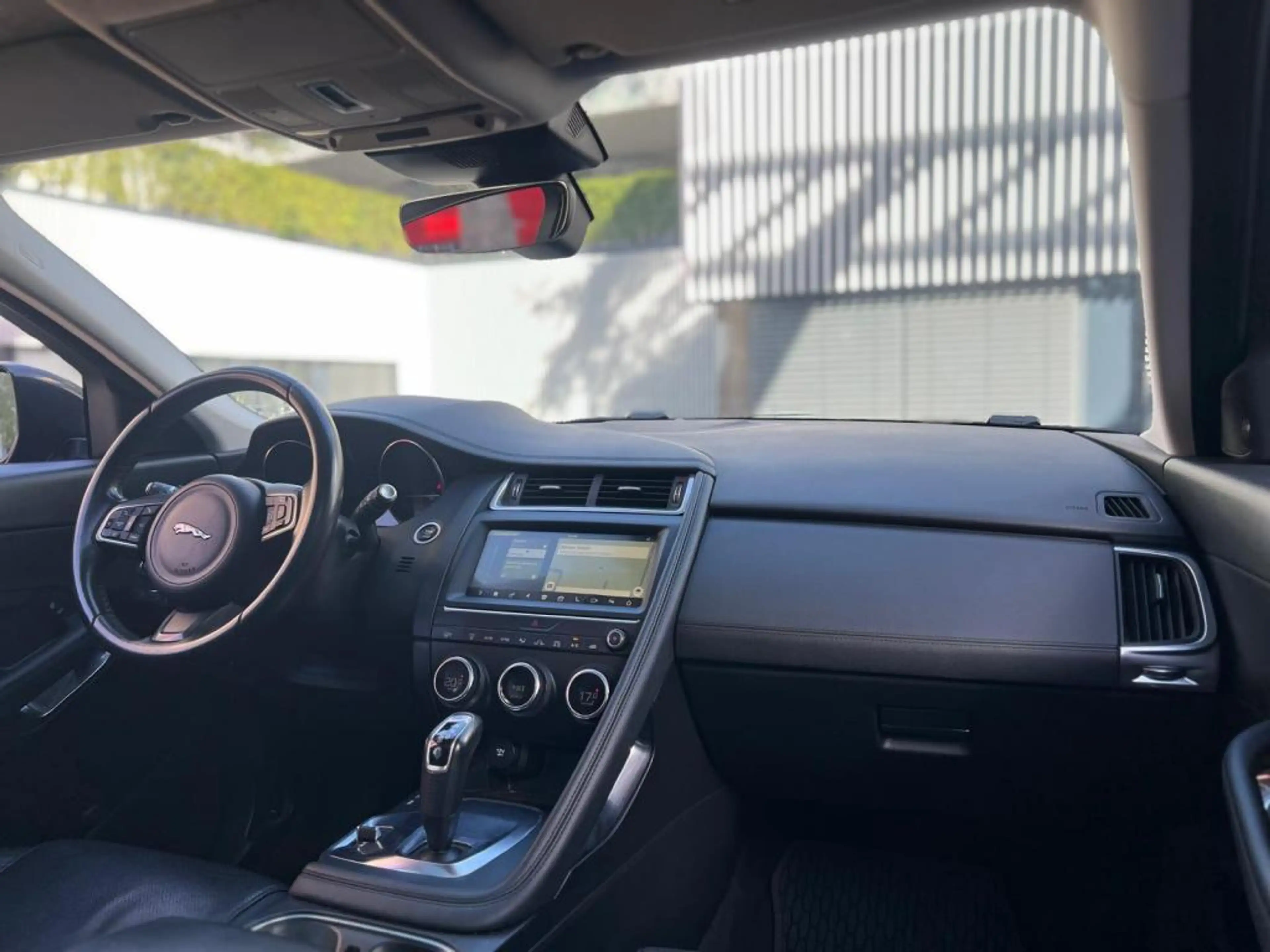 Jaguar E-Pace AUTOMATIQUE / DIESEL / TOIT PANORAMIQUE / — photo 11