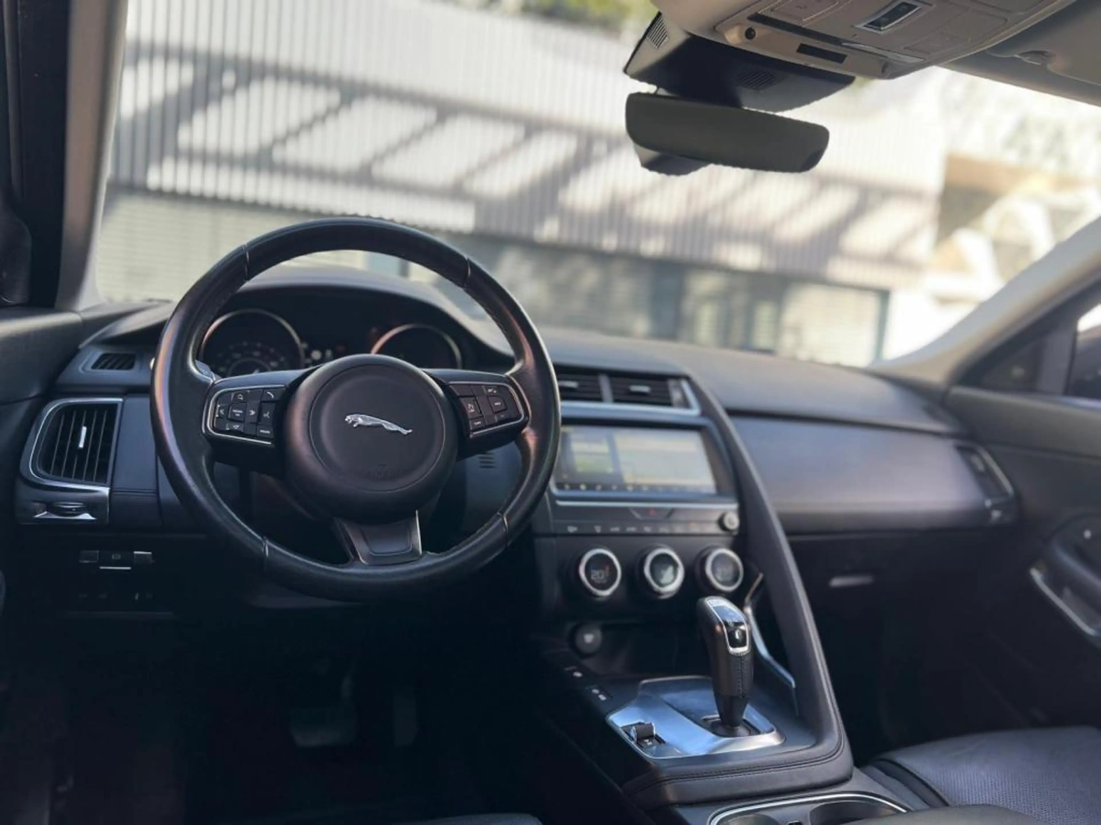 Jaguar E-Pace AUTOMATIQUE / DIESEL / TOIT PANORAMIQUE / — photo 10