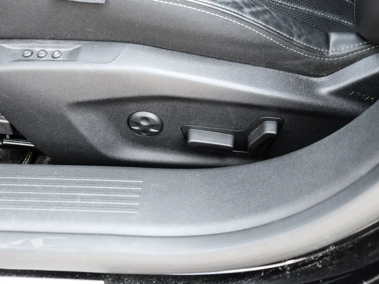 Peugeot 308 Hybrid 180 GT Pack Plug-In Soundsystem El. Panodac 14