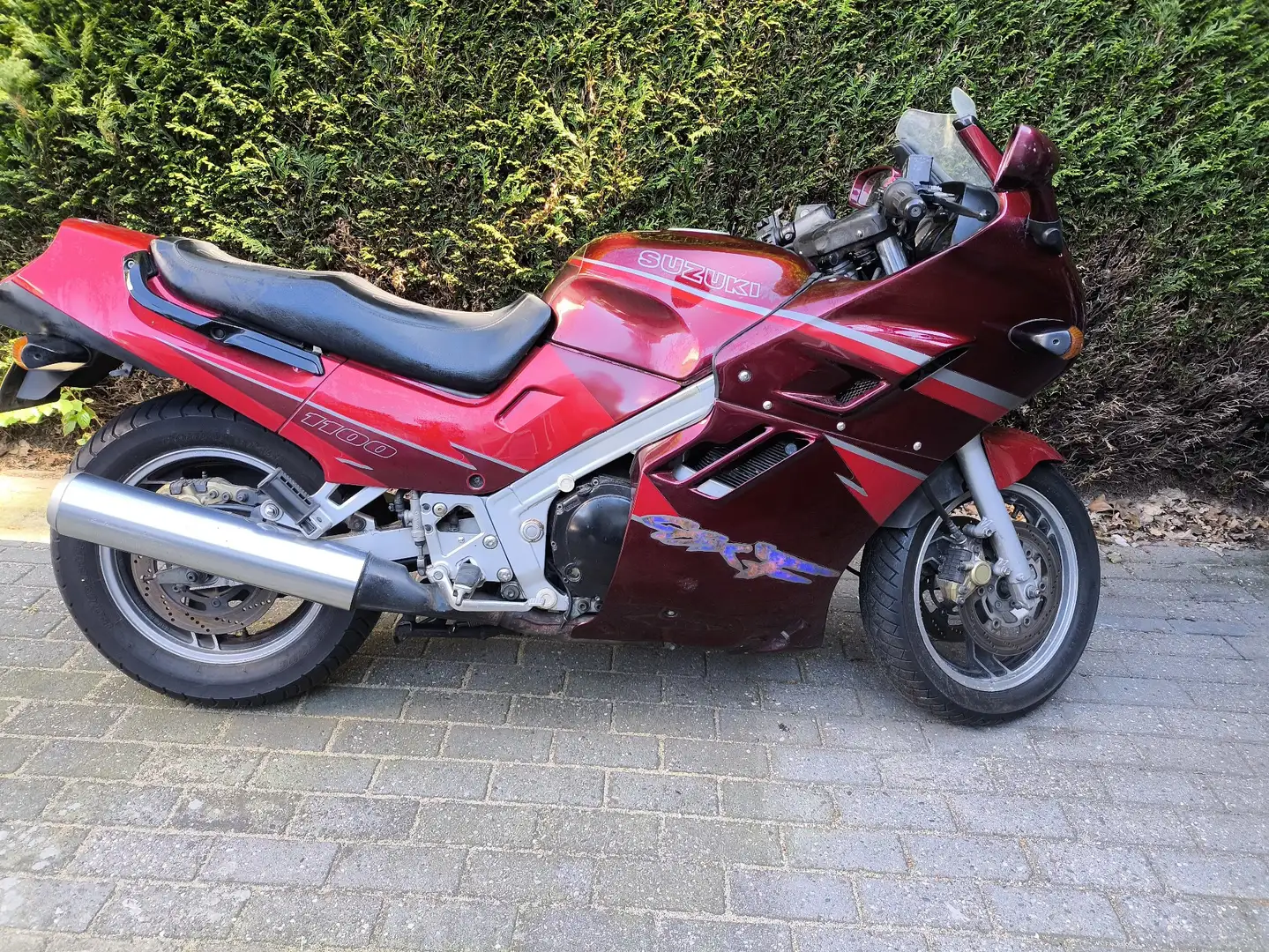 Suzuki GSX 1100 F Tourmotor Rood - 1