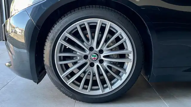 Alfa Romeo Giulia view 6