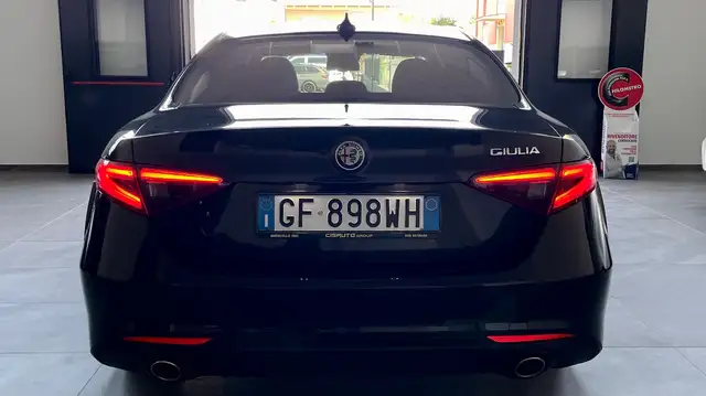 Alfa Romeo Giulia view 8