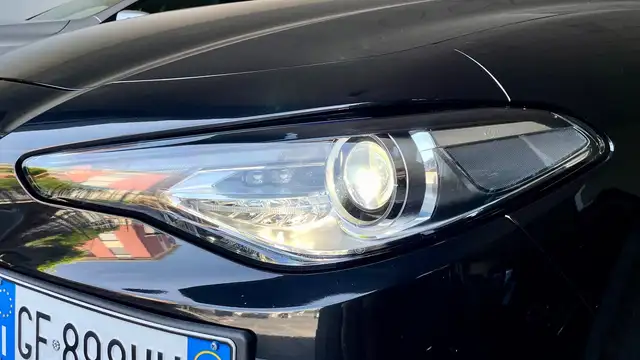 Alfa Romeo Giulia view 4