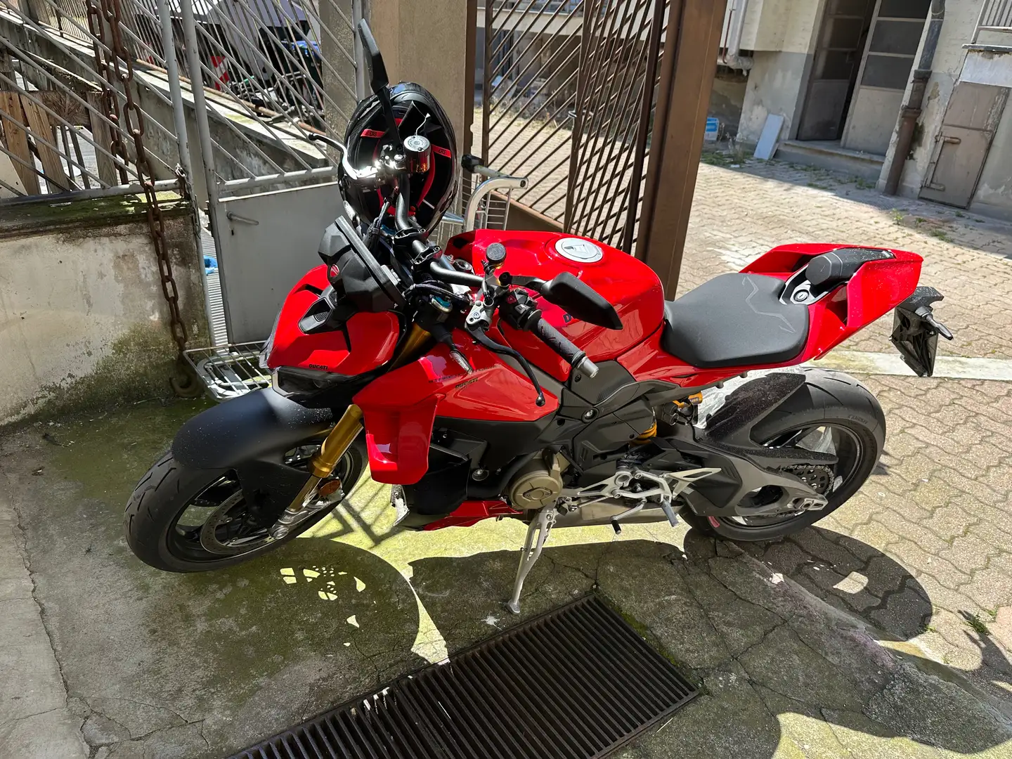 Ducati Streetfighter V4S 2025 Rosso - 2