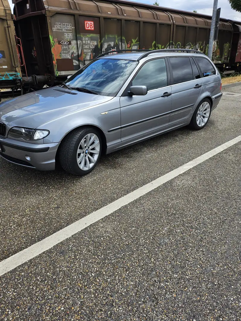 BMW 320 320d Edition Exclusive Grau - 2