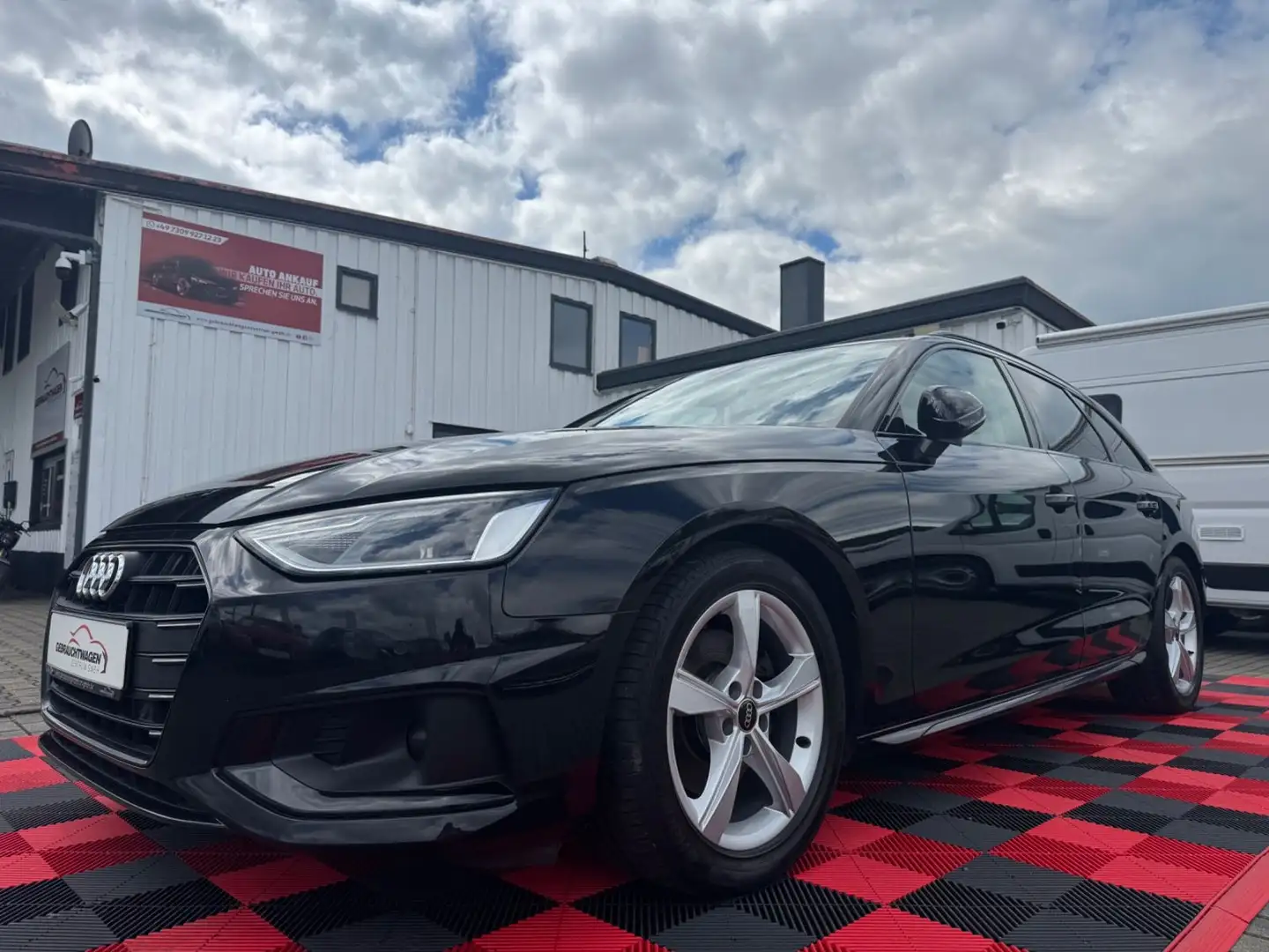 Audi A4 Avant 35 TDI advanced * Led, AHK, Kamera* Schwarz - 1