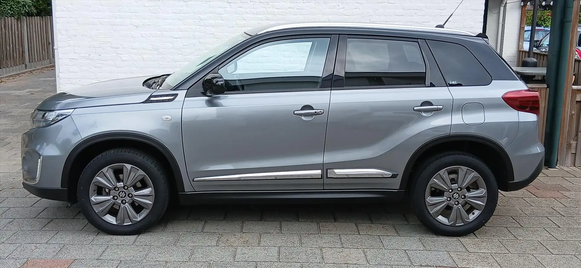 Suzuki Vitara 1.4 Boosterjet Smart Hybrid automaat Select 32000 Grijs - 2