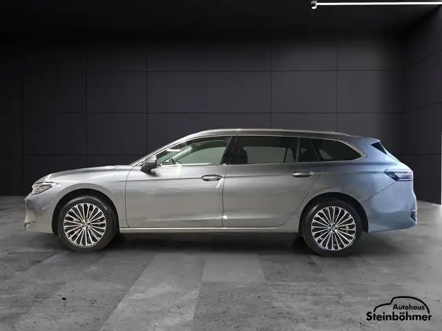 Volkswagen Passat view 3