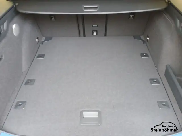 Volkswagen Passat view 6