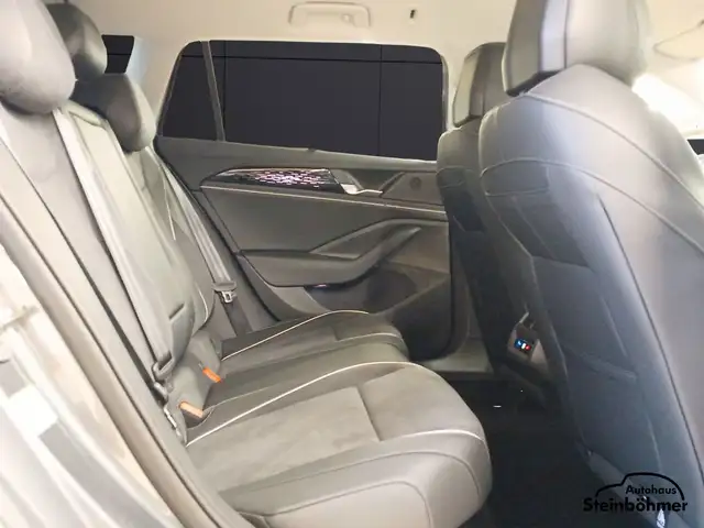 Volkswagen Passat view 15