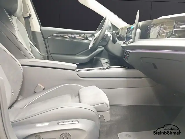 Volkswagen Passat view 14