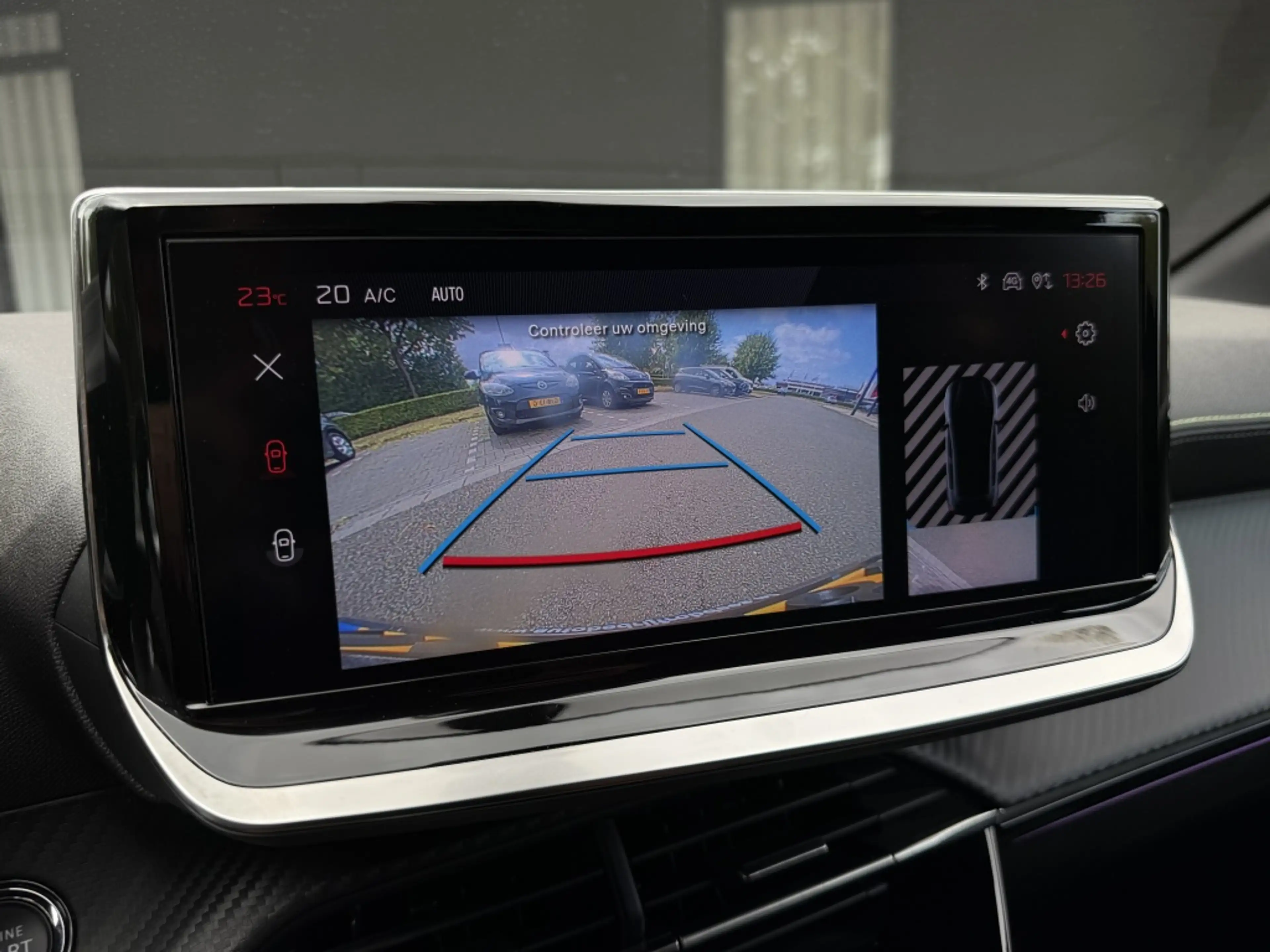 Peugeot 208 1.2 PT 100 GT — photo 17