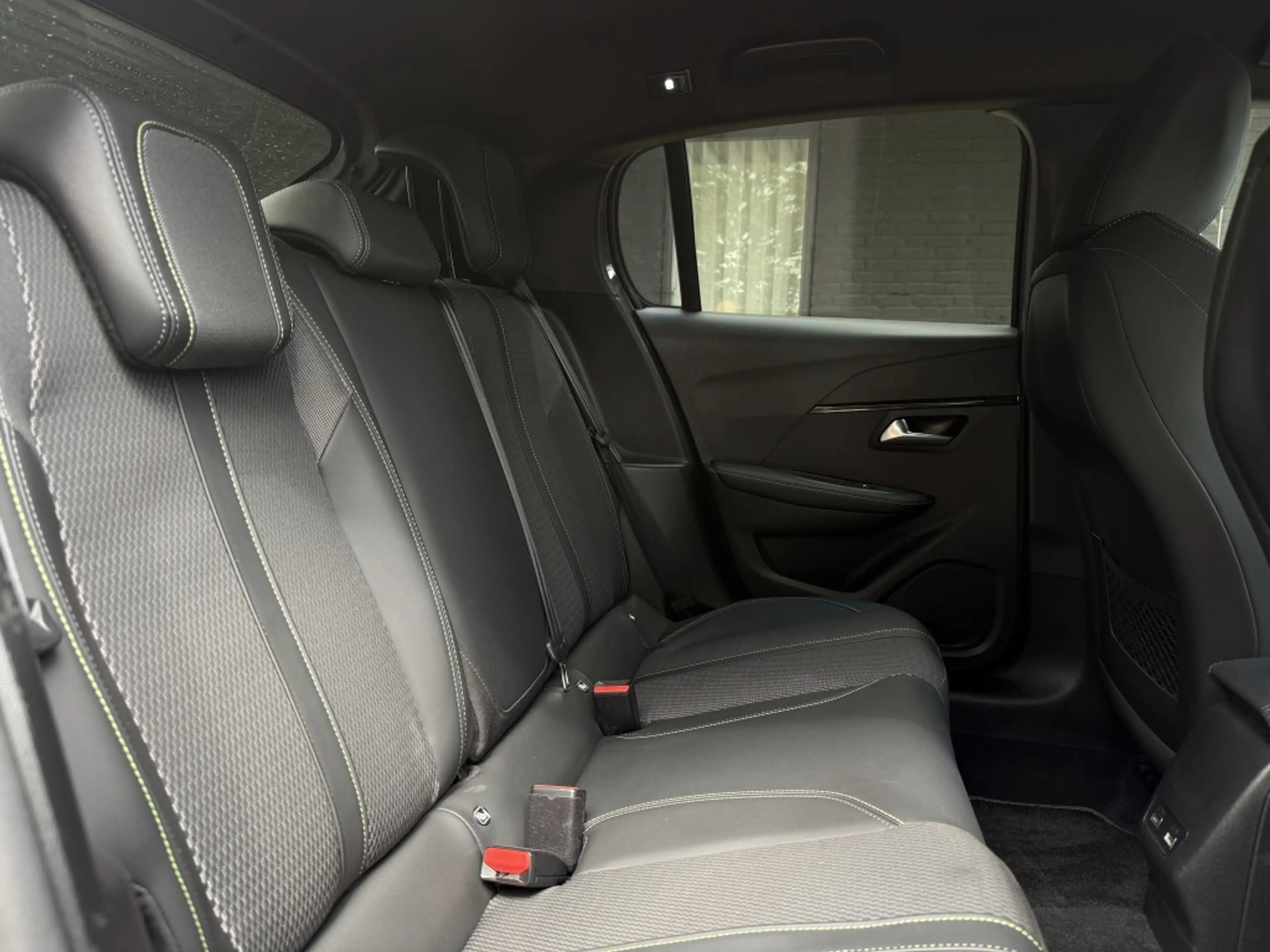 Peugeot 208 1.2 PT 100 GT — photo 5