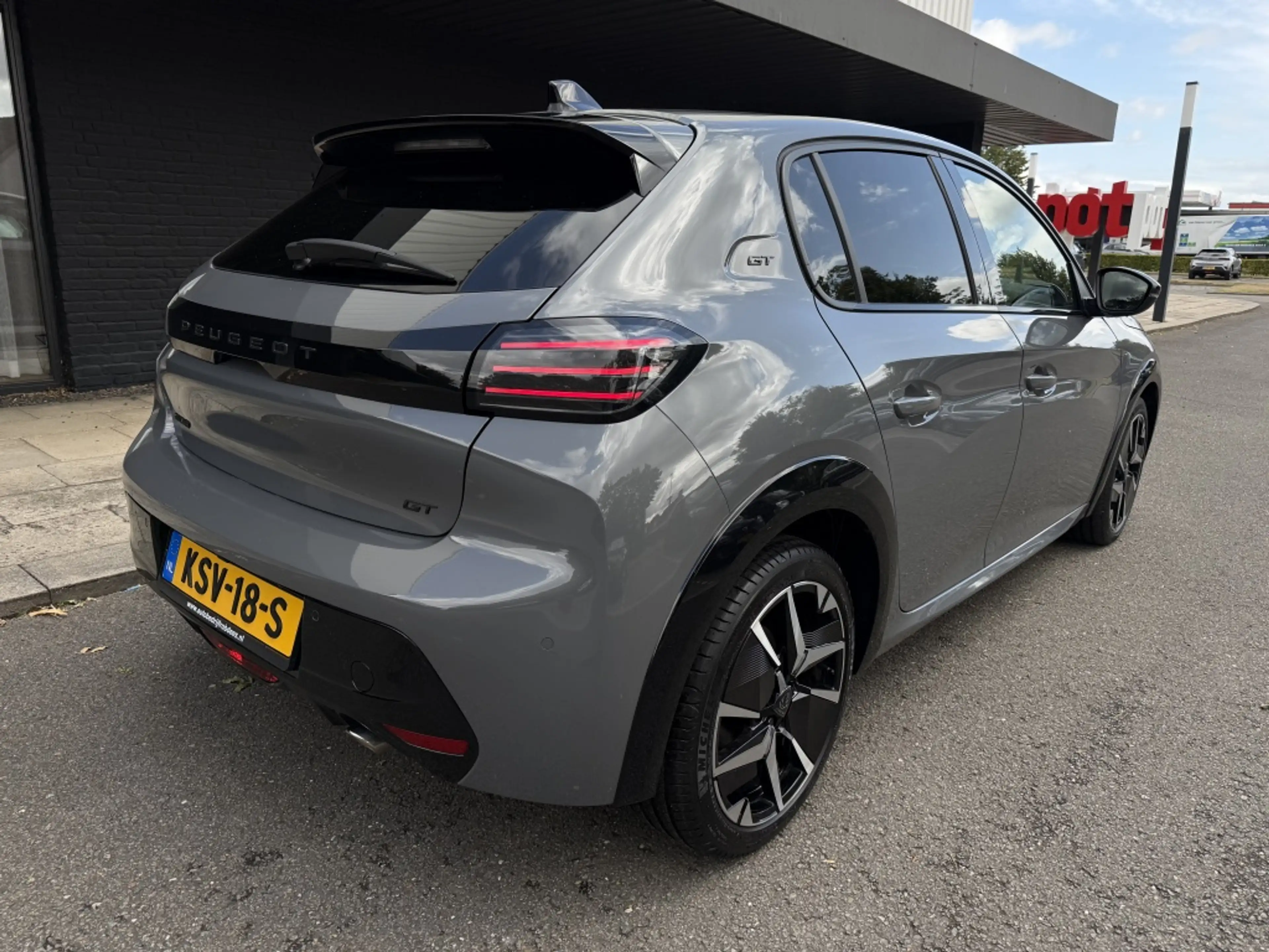 Peugeot 208 1.2 PT 100 GT — photo 25