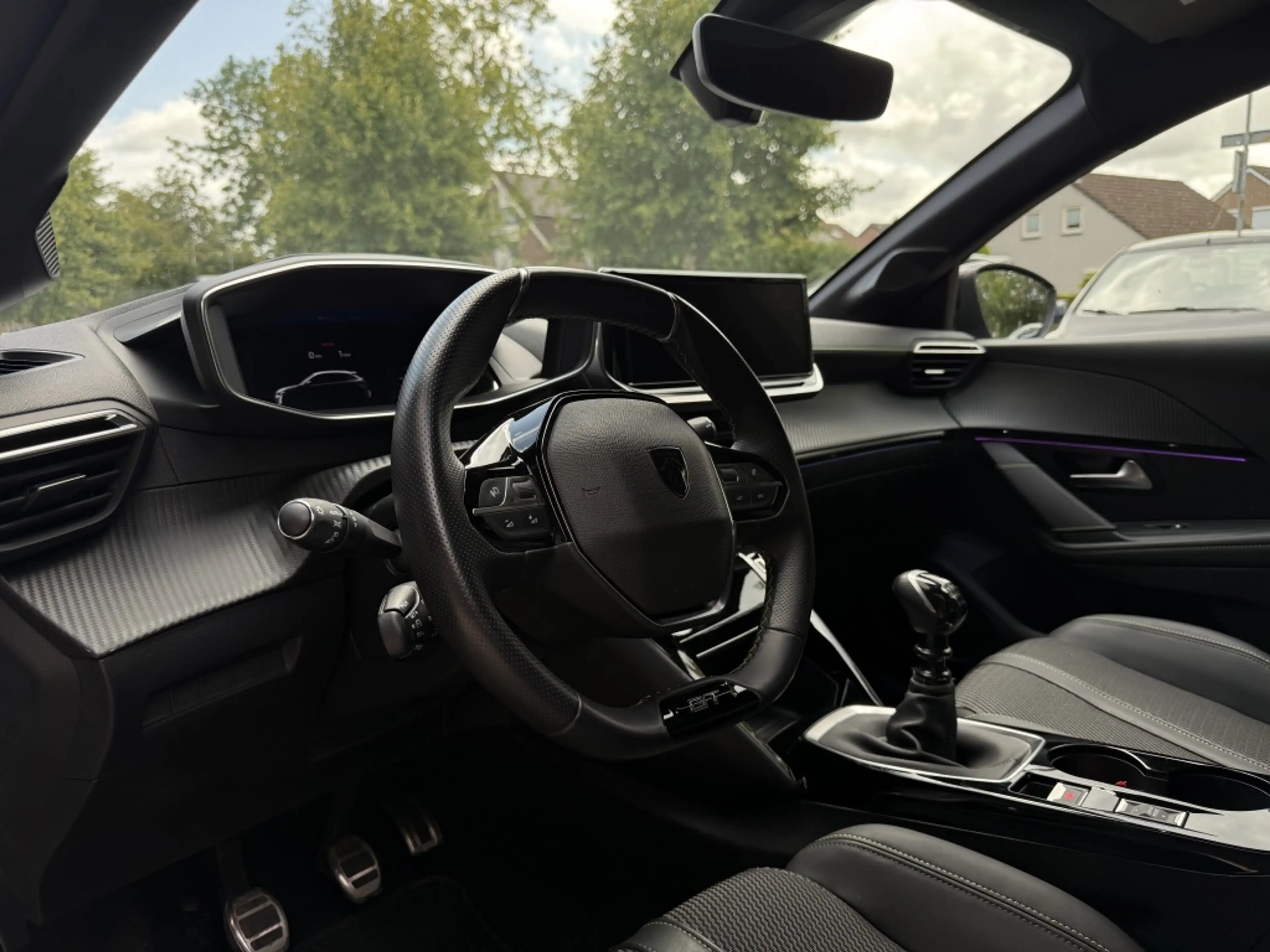 Peugeot 208 1.2 PT 100 GT — photo 6