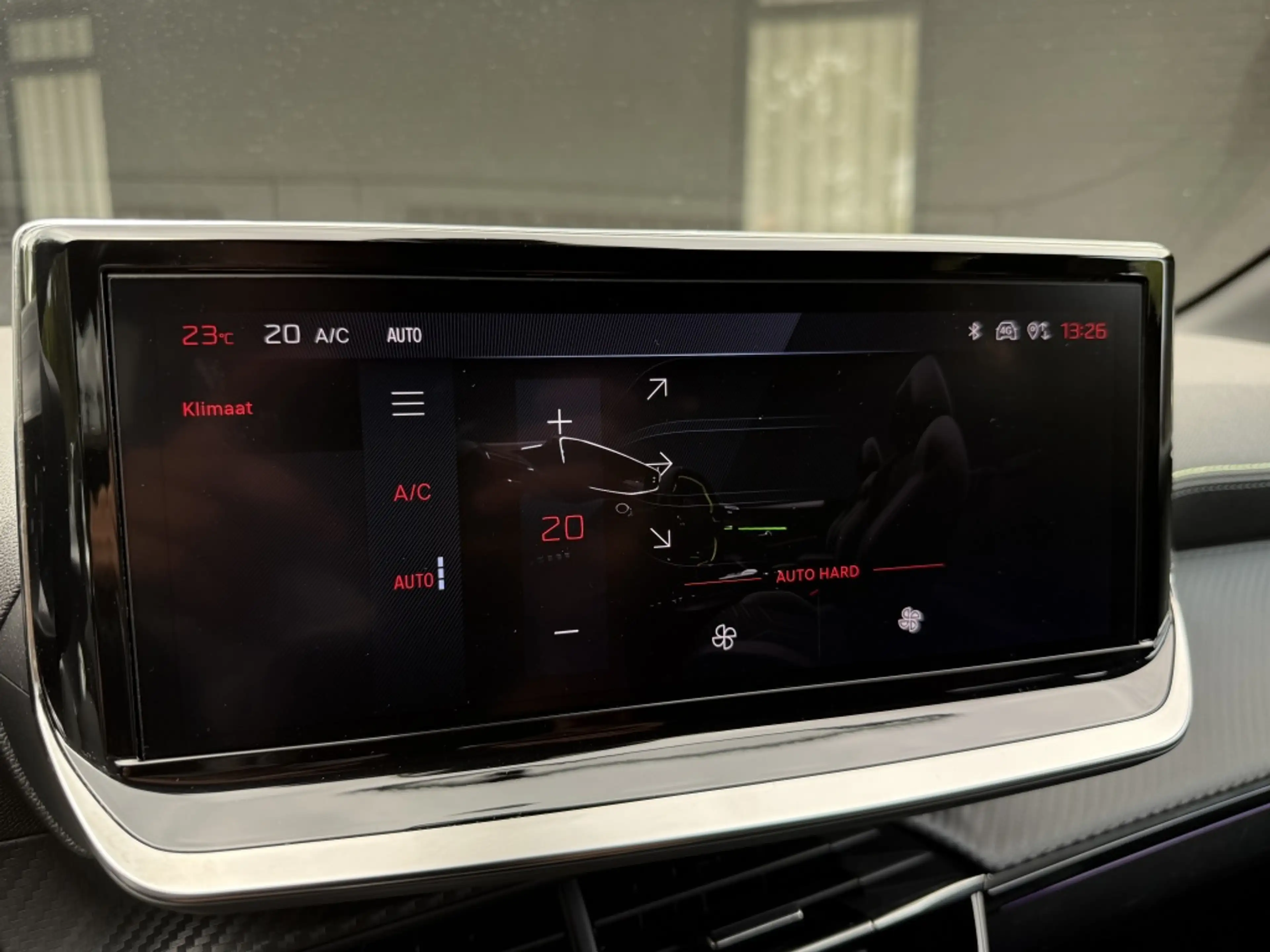 Peugeot 208 1.2 PT 100 GT — photo 19