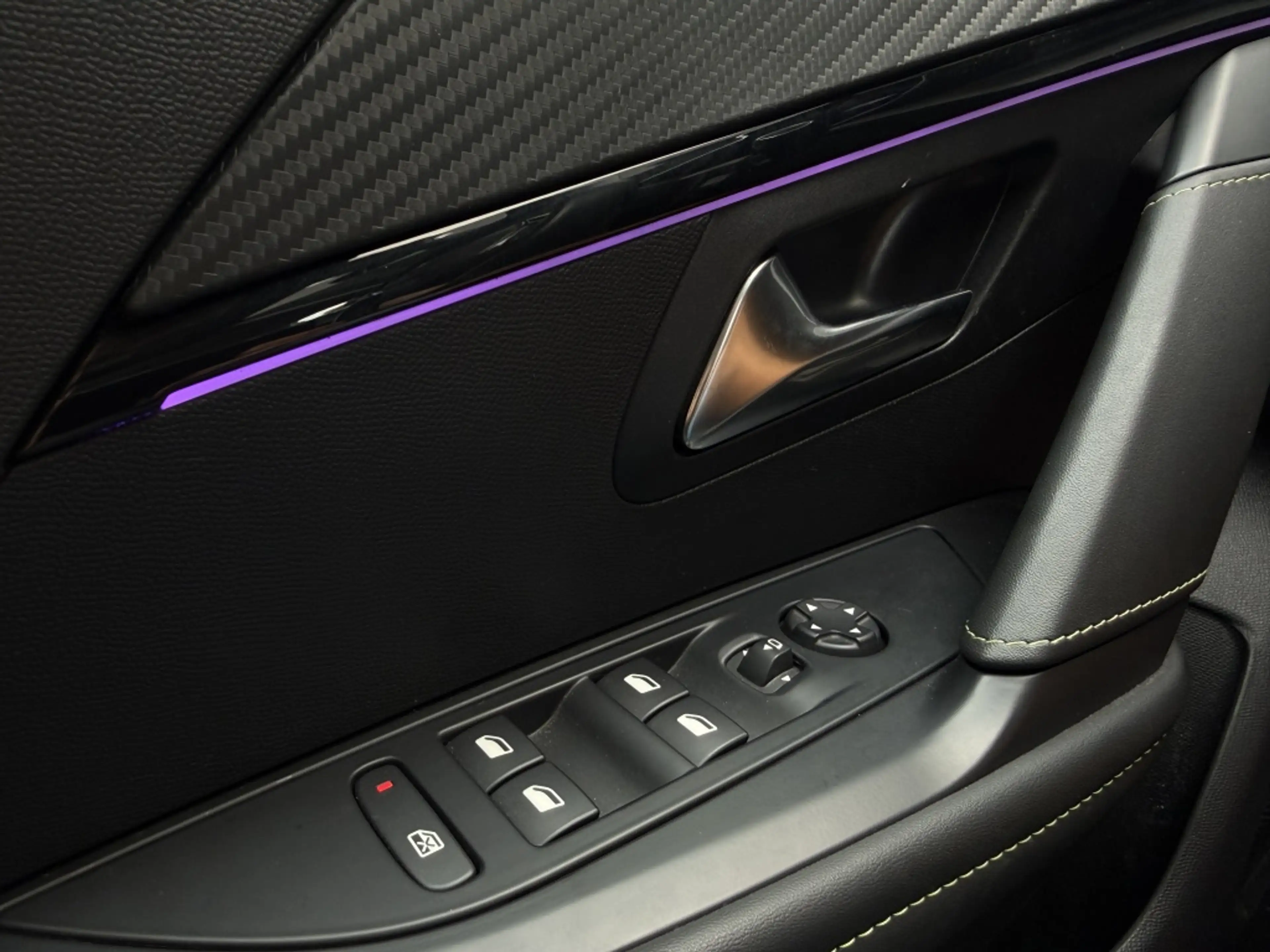 Peugeot 208 1.2 PT 100 GT — photo 10
