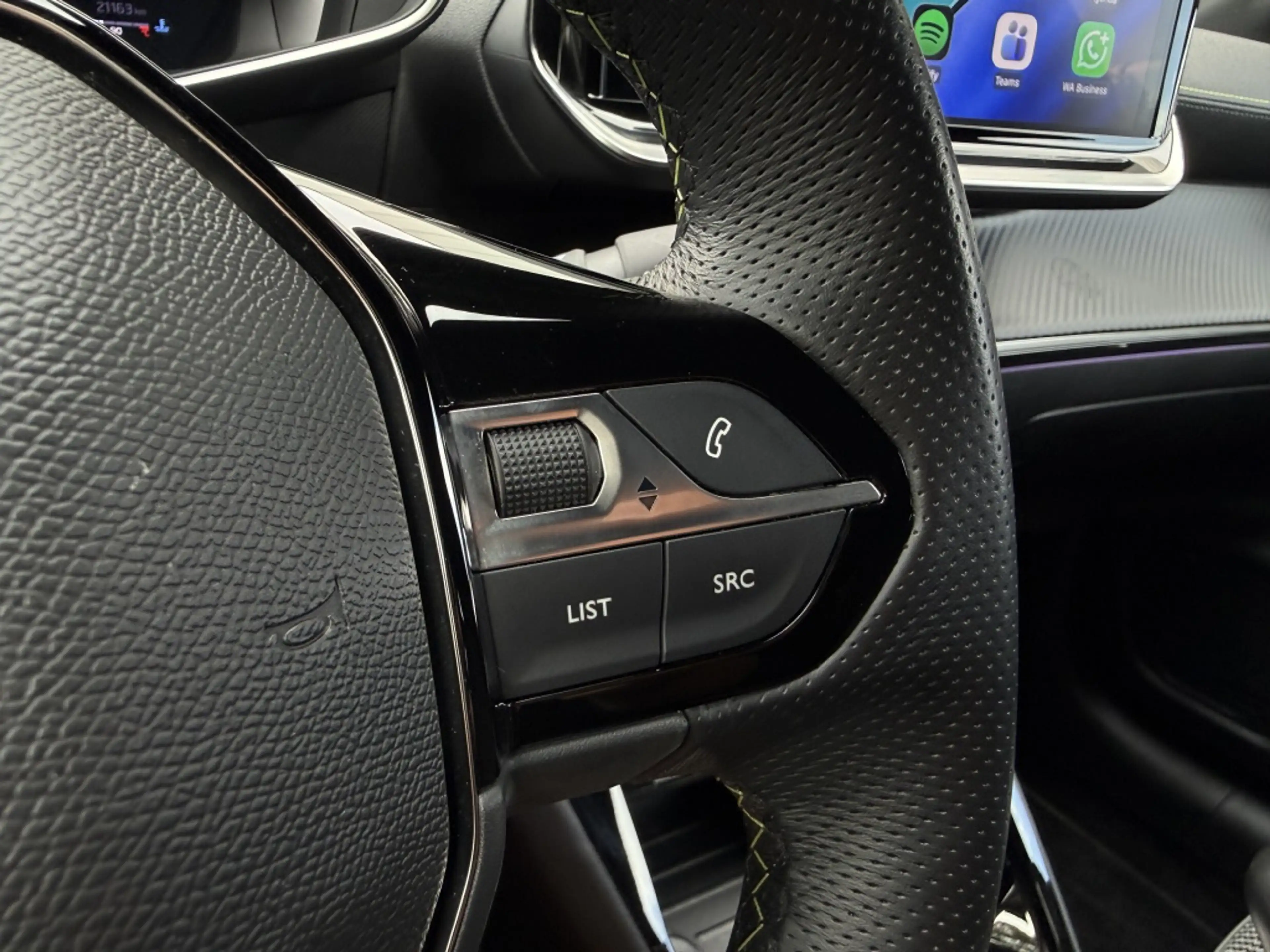Peugeot 208 1.2 PT 100 GT — photo 14