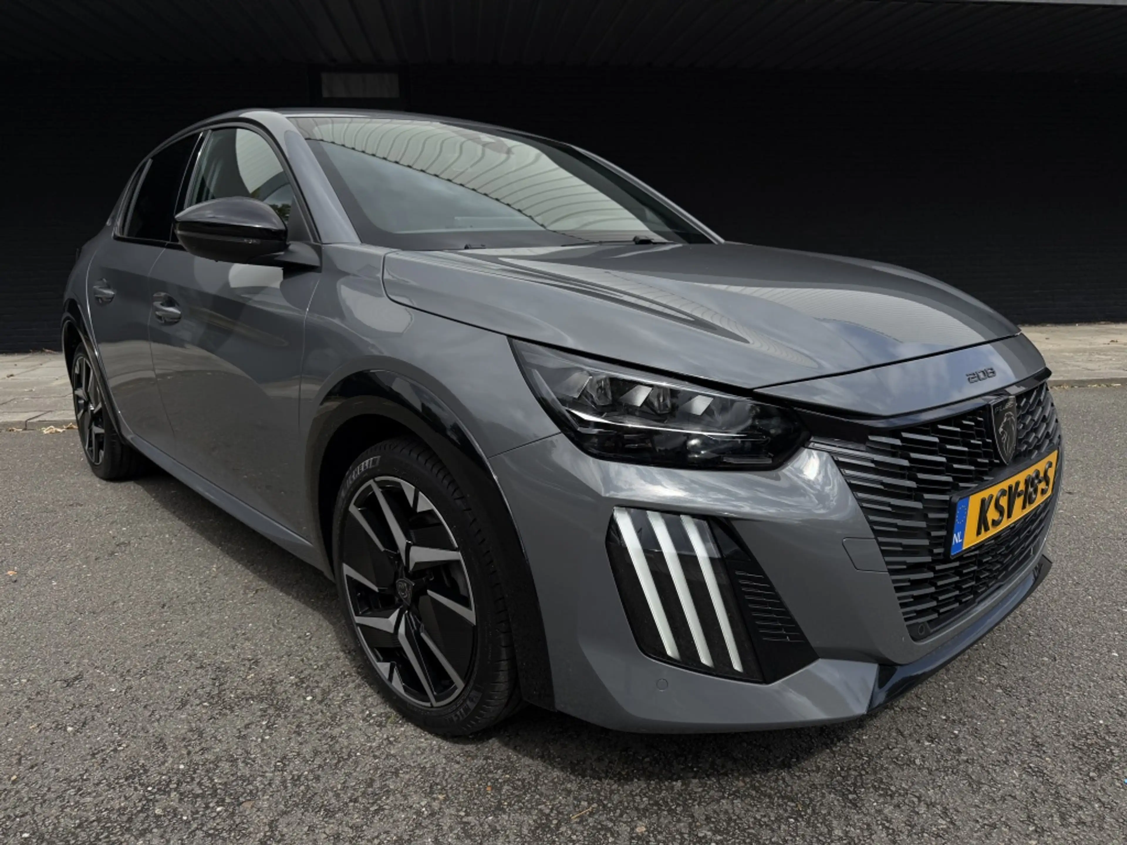 Peugeot 208 1.2 PT 100 GT — photo 22