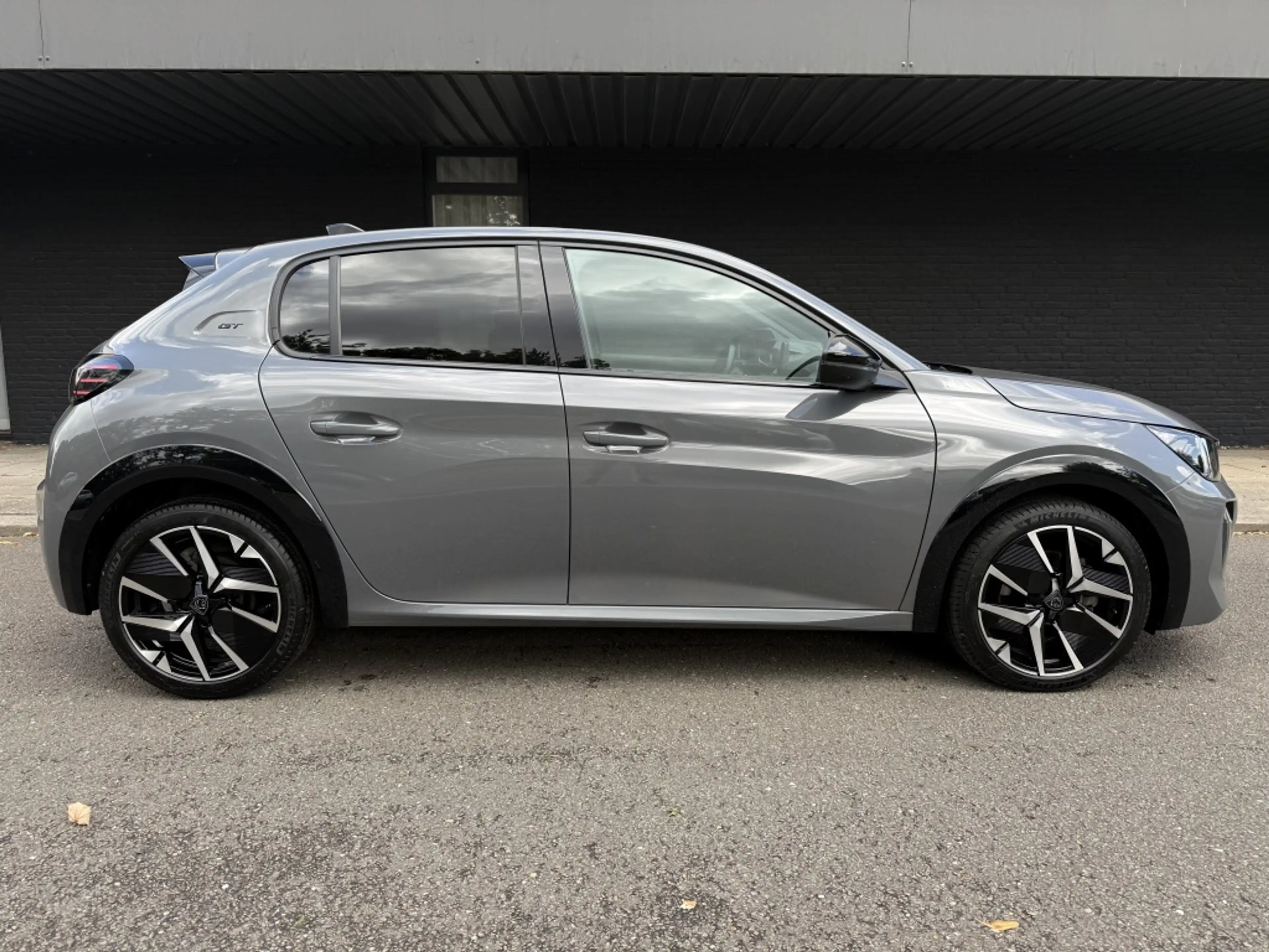 Peugeot 208 1.2 PT 100 GT — photo 23