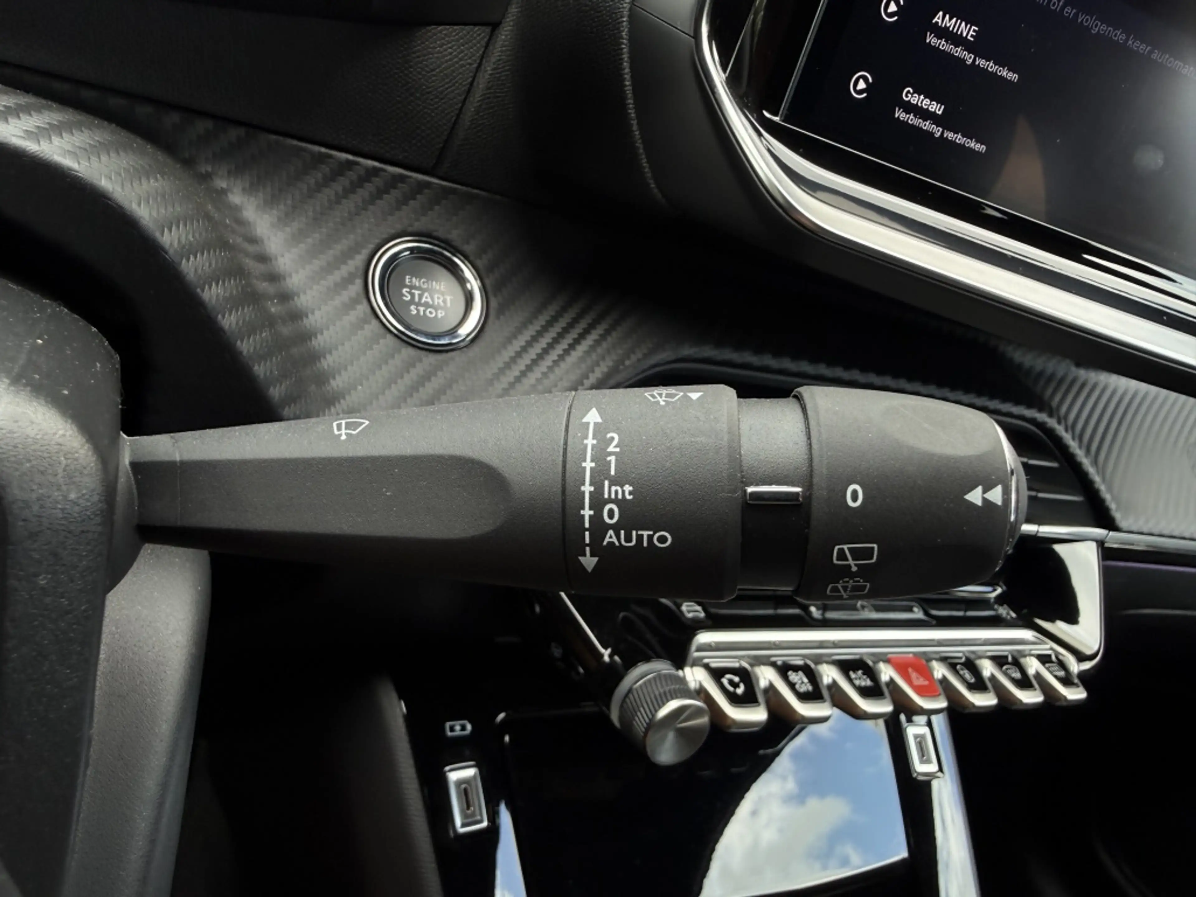 Peugeot 208 1.2 PT 100 GT — photo 13