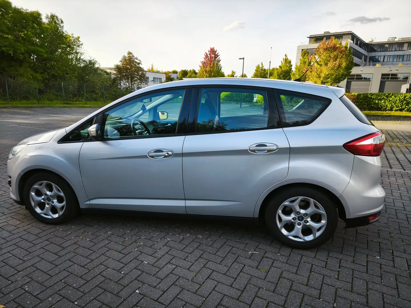 Ford C-Max C-Max 1.6 Ti-VCT SYNC Edition Silber - 1