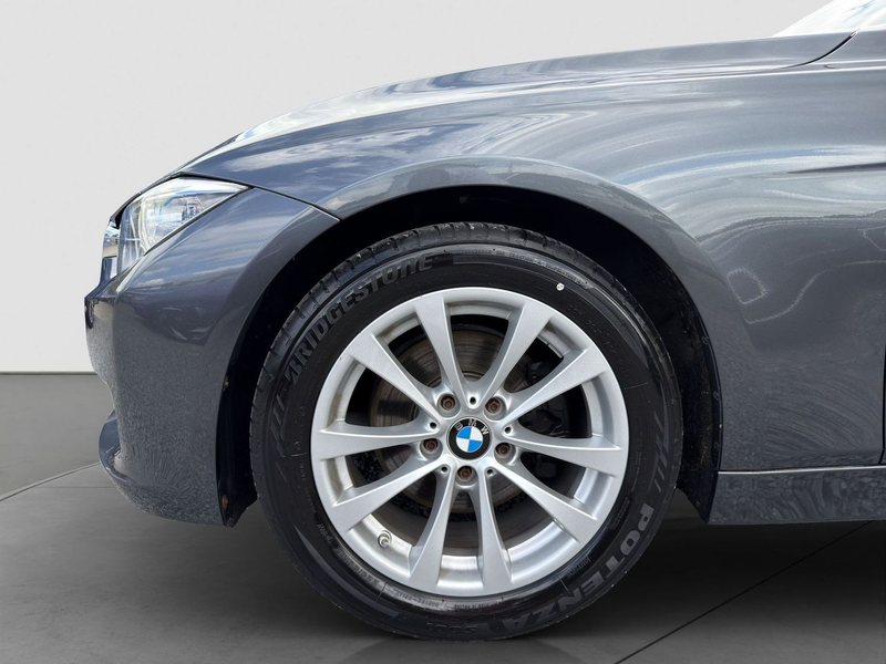 BMW 320 d Lim Navi-Prof HuD Bi-Xenon PDC v+h 2.Hand — photo 9
